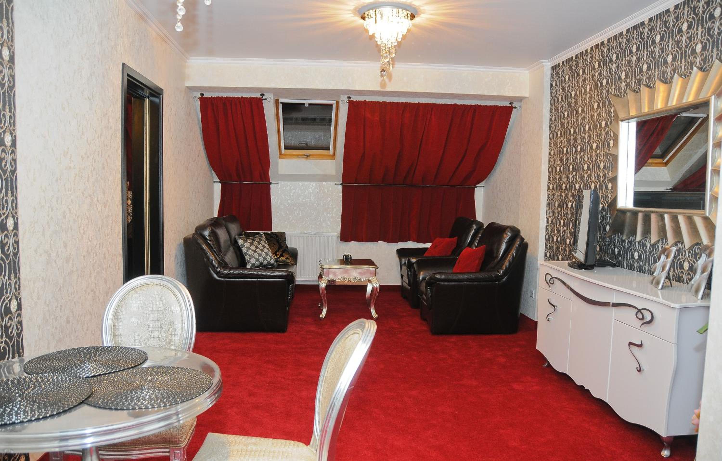 One-Bedroom Apartment with Sofa Bed - Photo 2