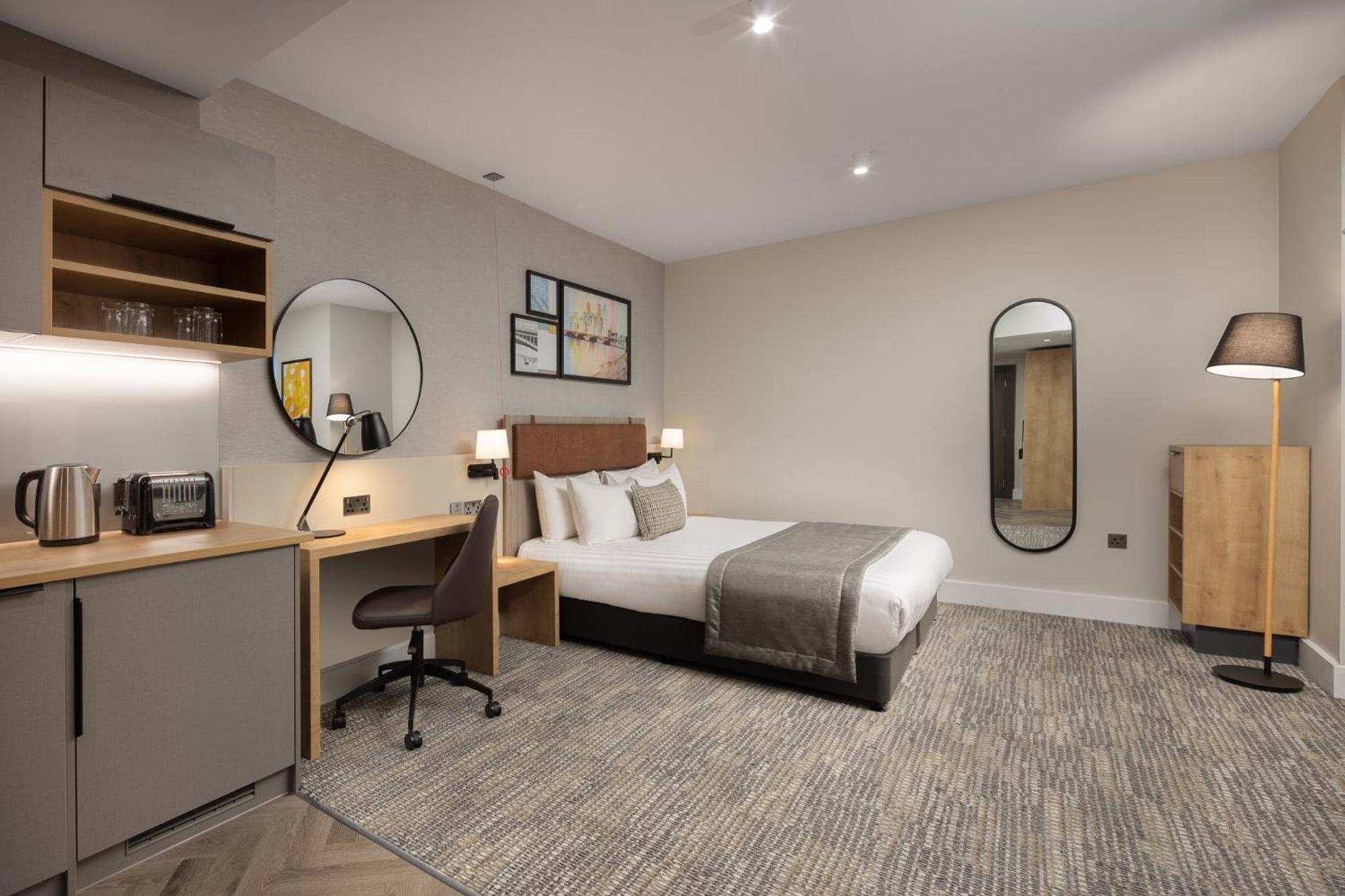 Studio Queen Suite - Accessible photo 2