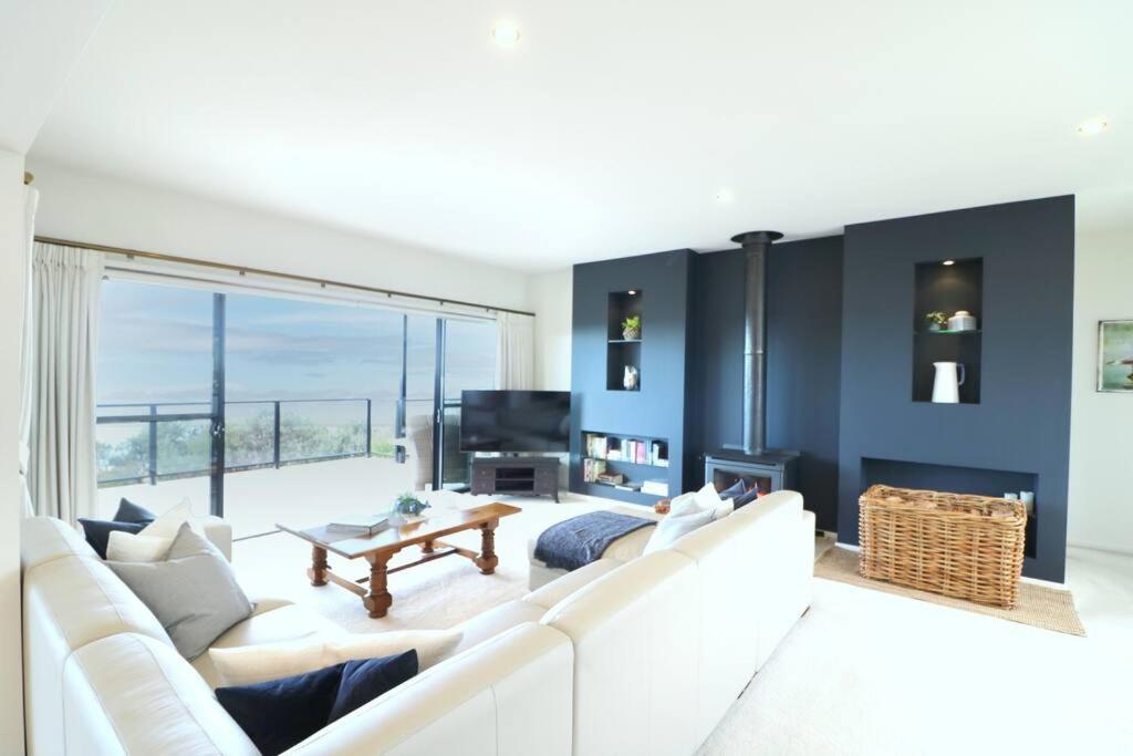 Five-Bedroom House photo 3