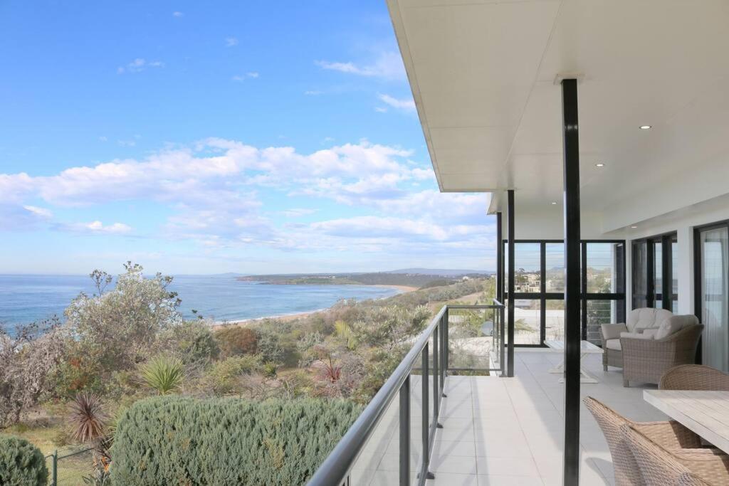 Five-Bedroom House photo 2