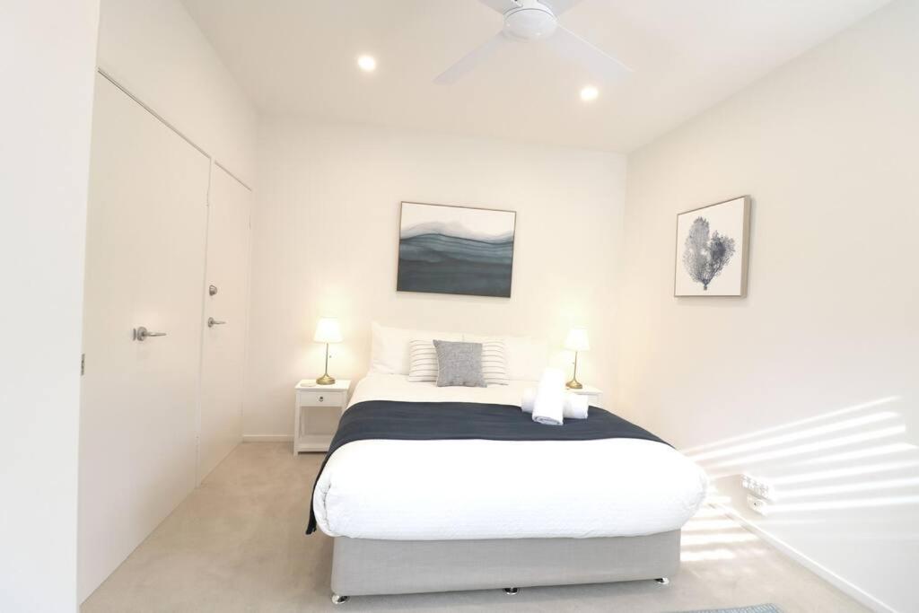 Five-Bedroom House photo 1