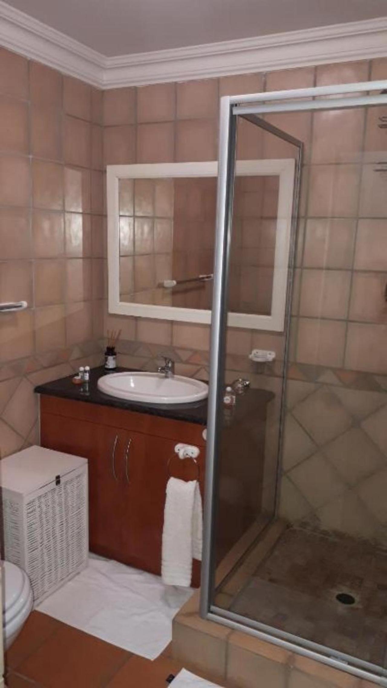 Deluxe Double Room with Shower photo 2