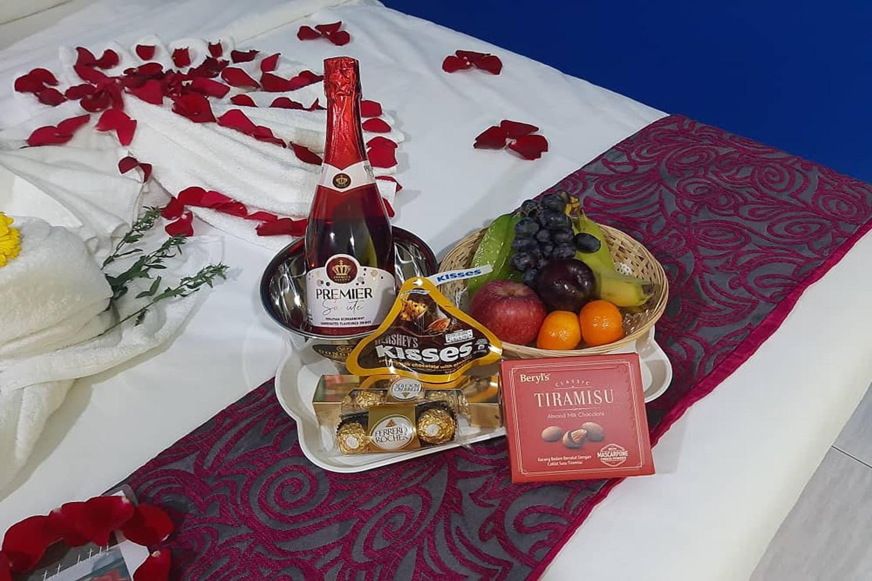 Deluxe Suite - Photo 12