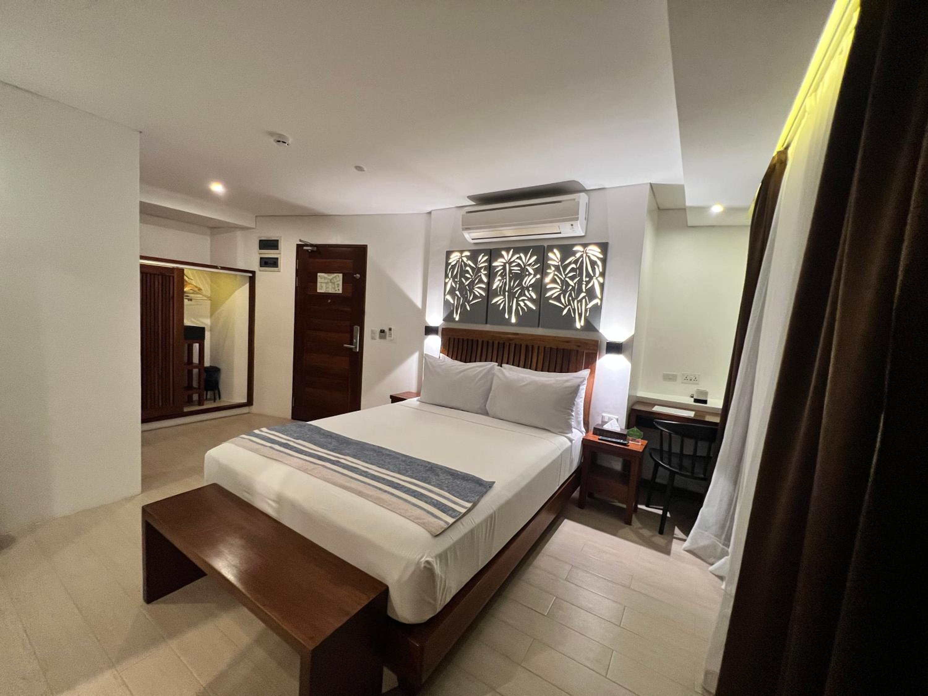Double Room with Sea View - Photo 1
