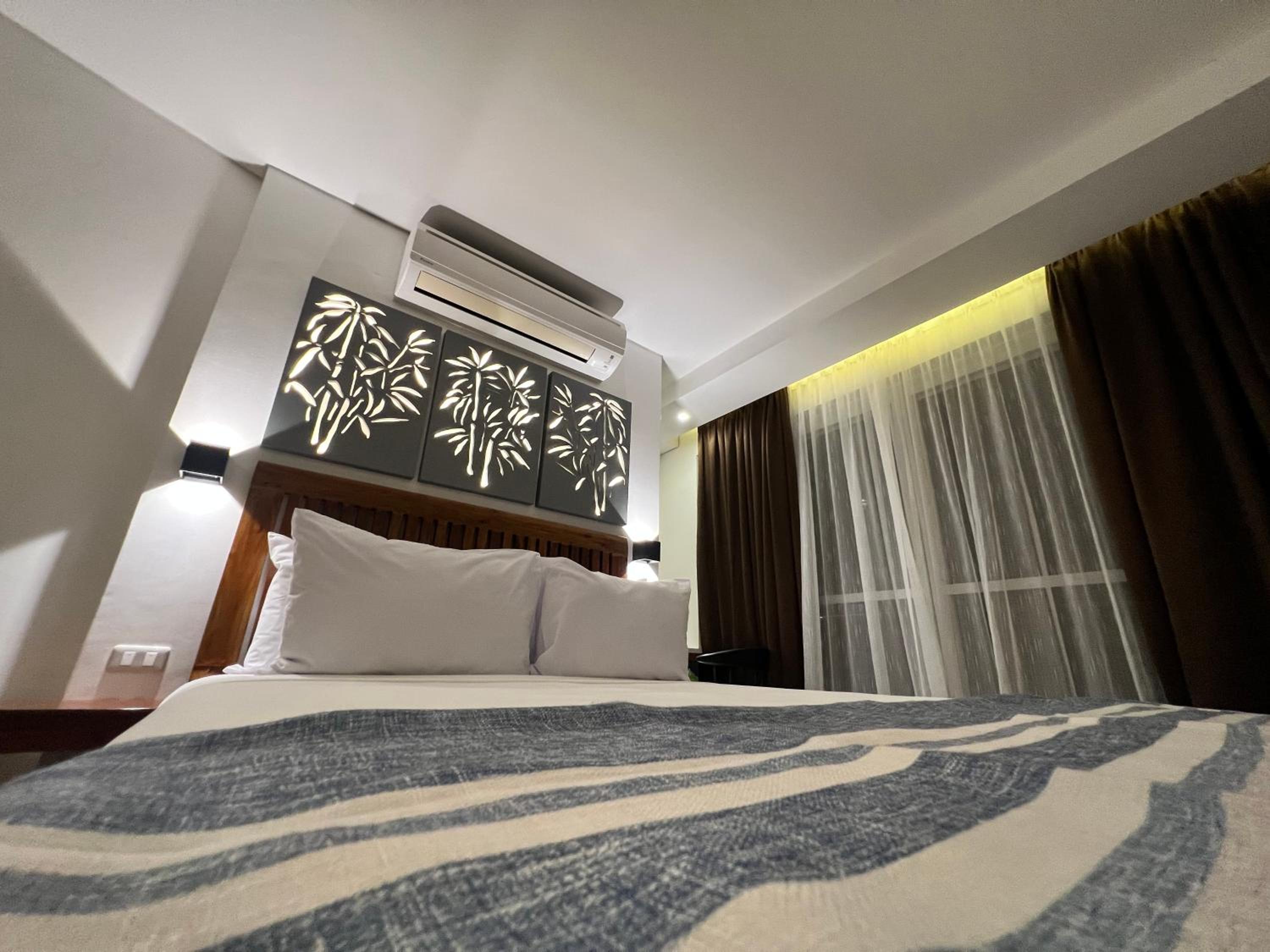 Double Room with Sea View - Photo 2