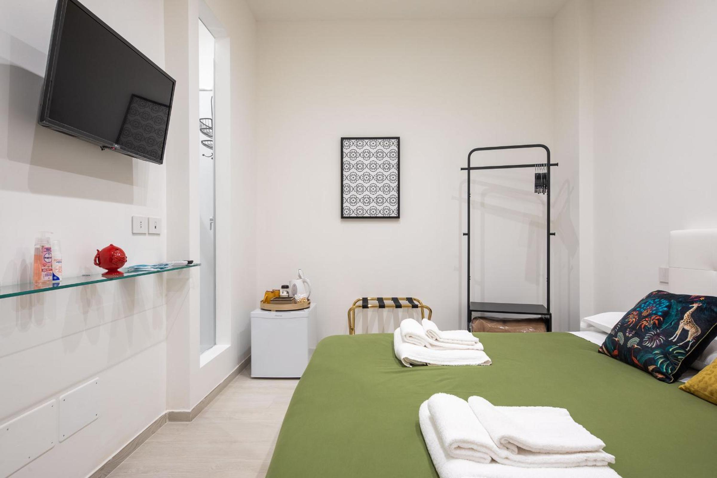Deluxe Room - Photo 15