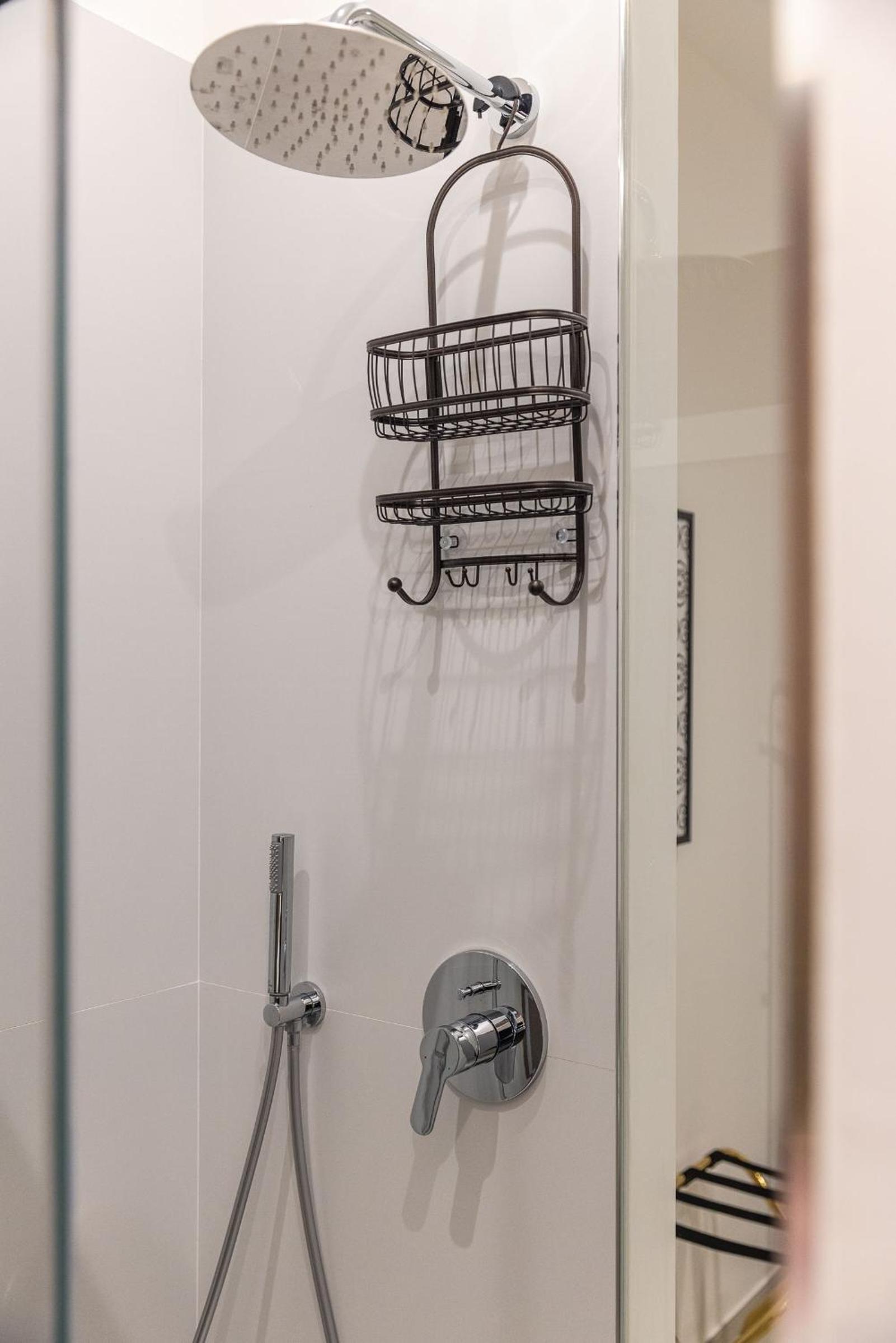 Deluxe Room - Photo 19