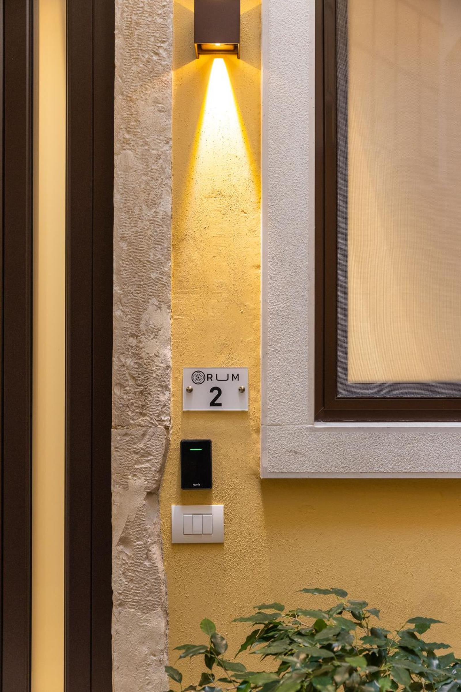 Deluxe Room - Photo 14