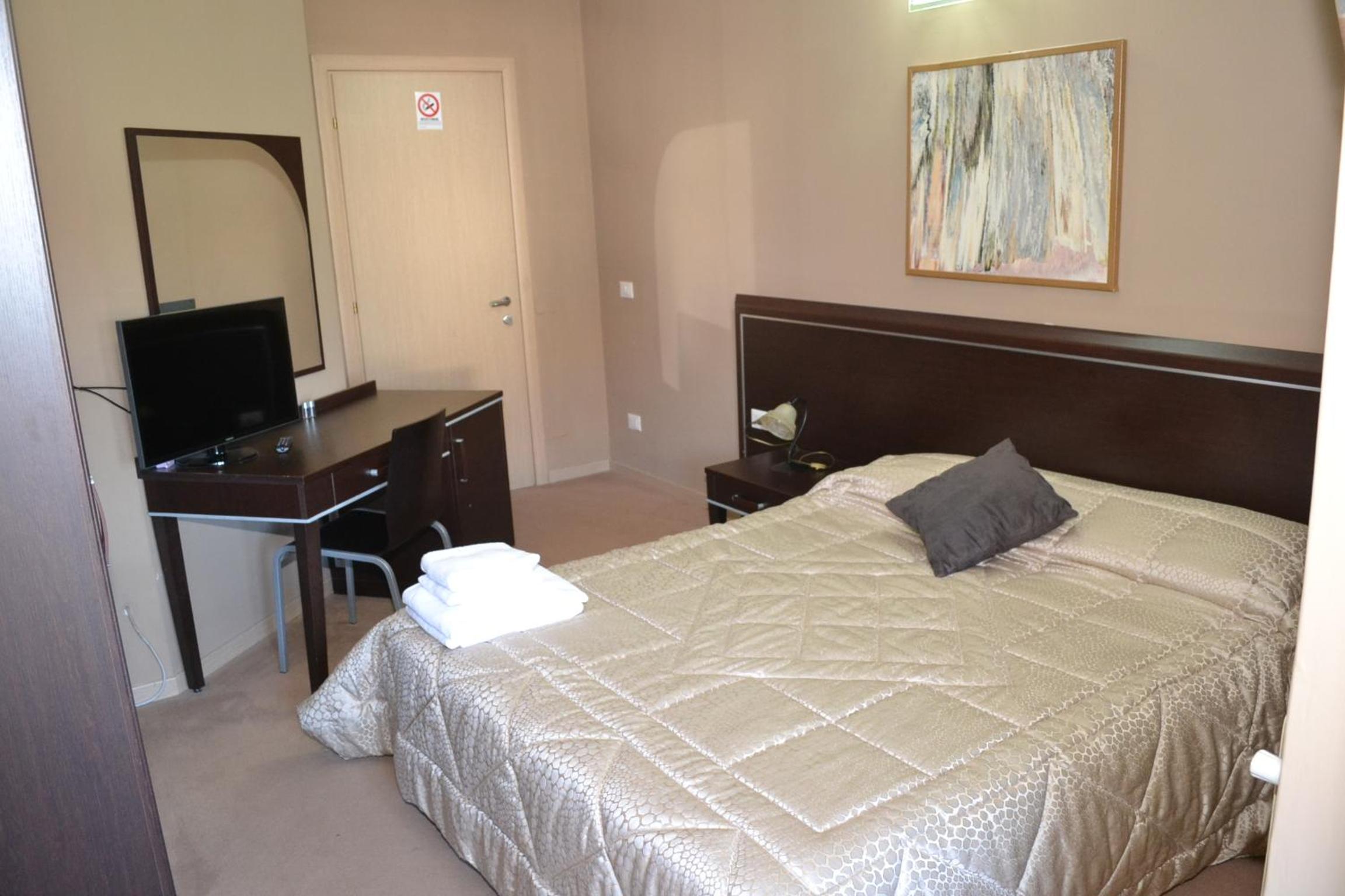 Quadruple Room with Private Bathroom - Photo 1