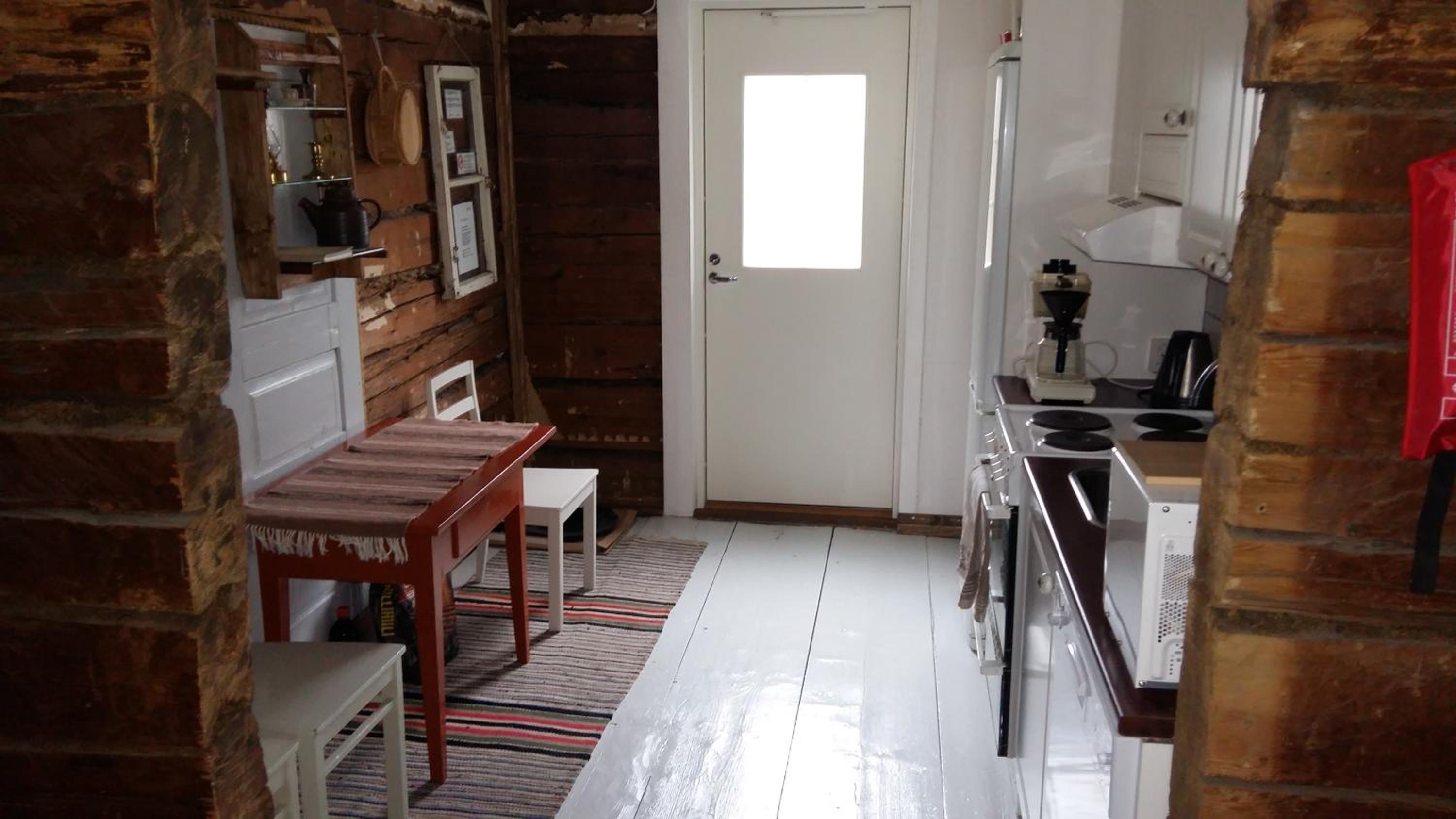 Two-Bedroom Cottage (6 Adults) photo 3