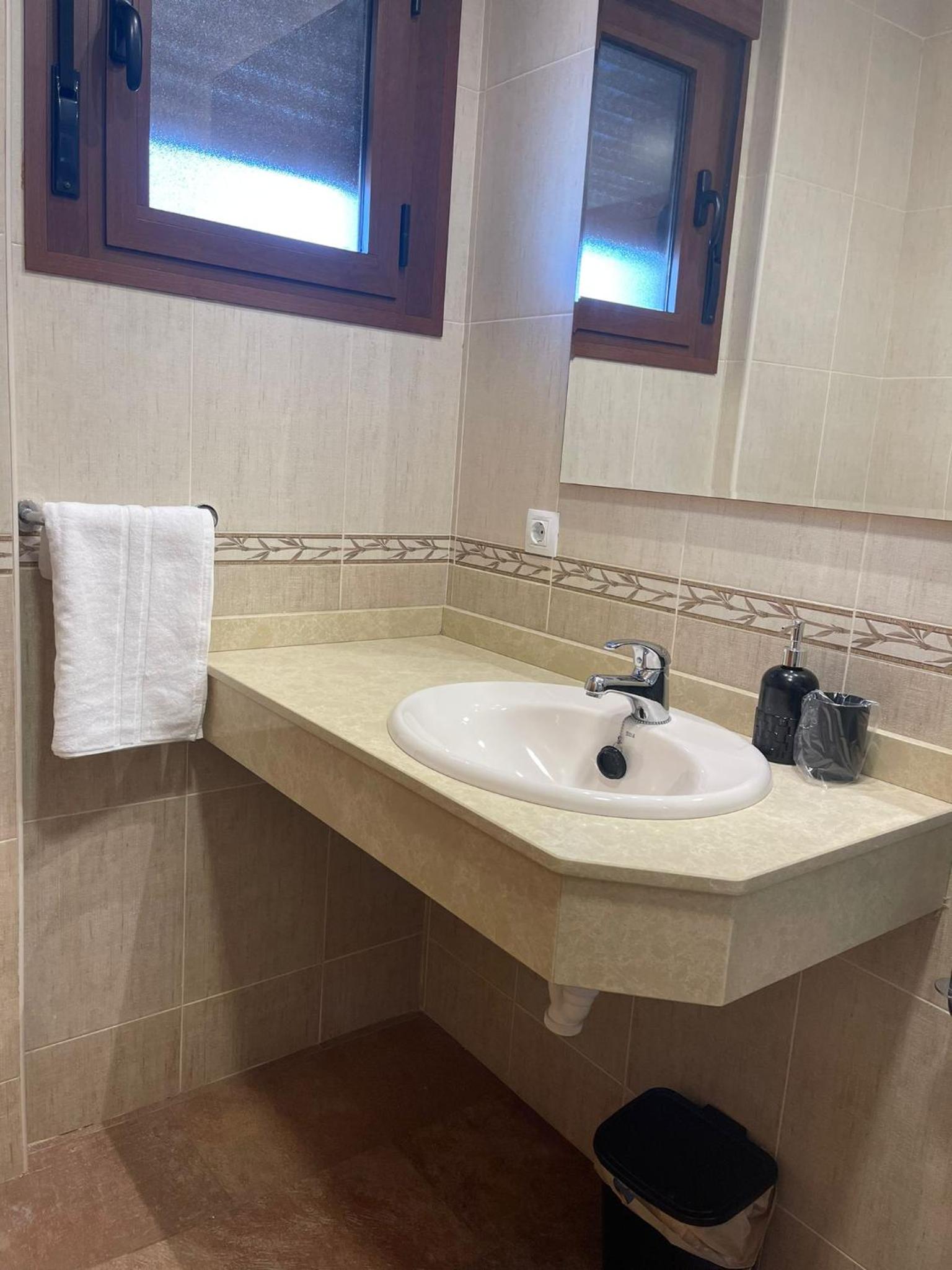 Double Room with Private Bathroom photo 2