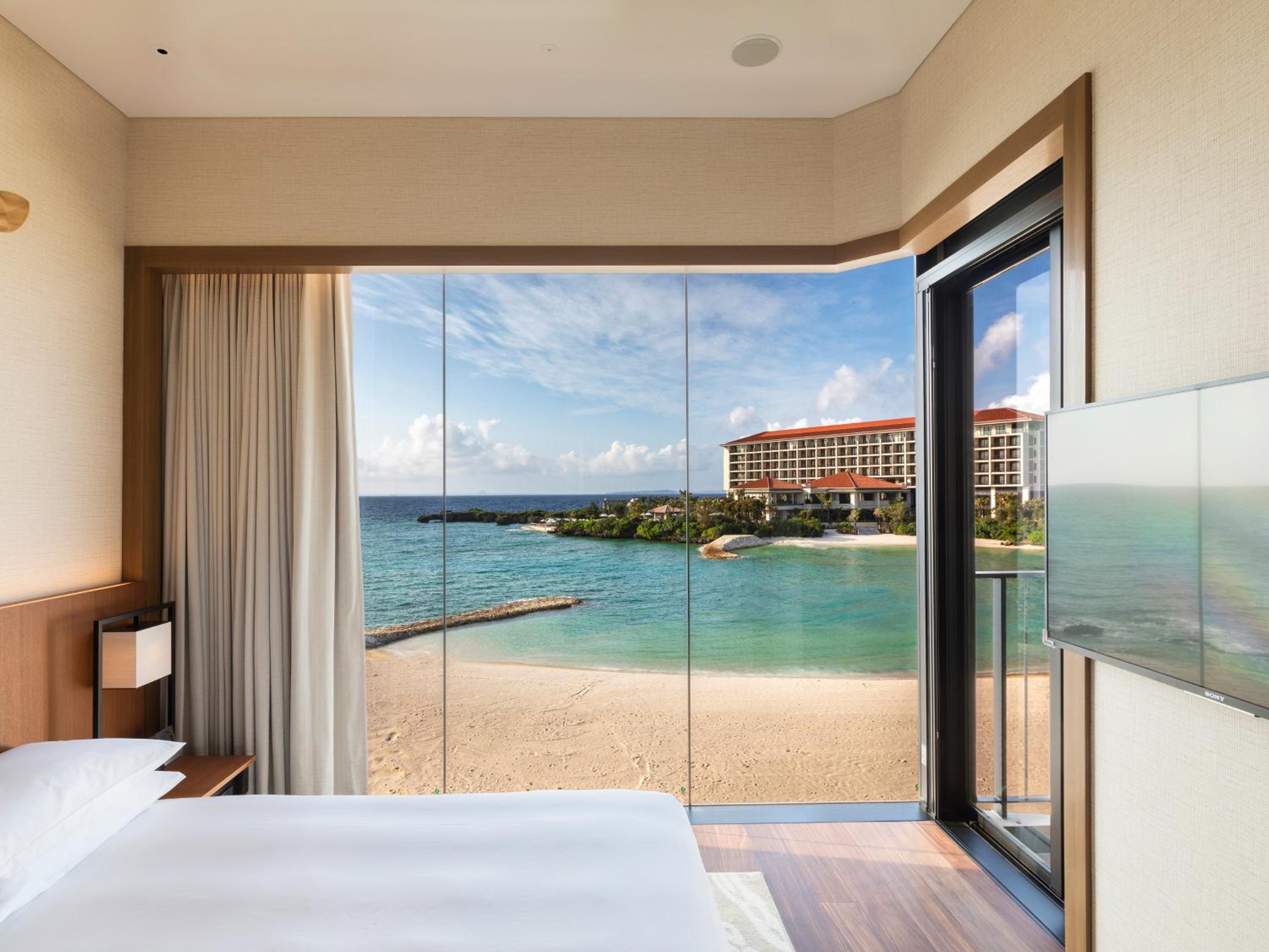Two-Bedroom Beach House with One King Bed or Two Single Beds - Photo 7