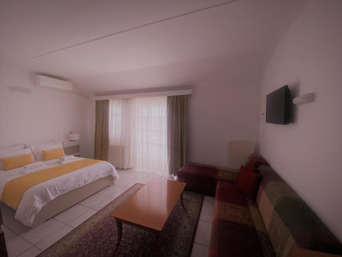 Double Room with Sea View - Photo 1