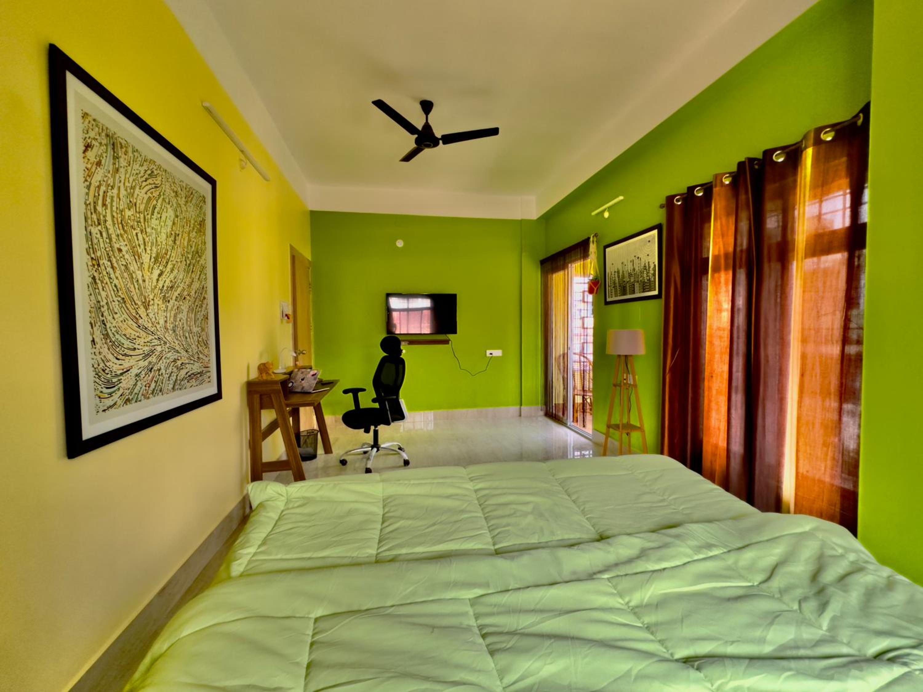 Standard King Room photo 2