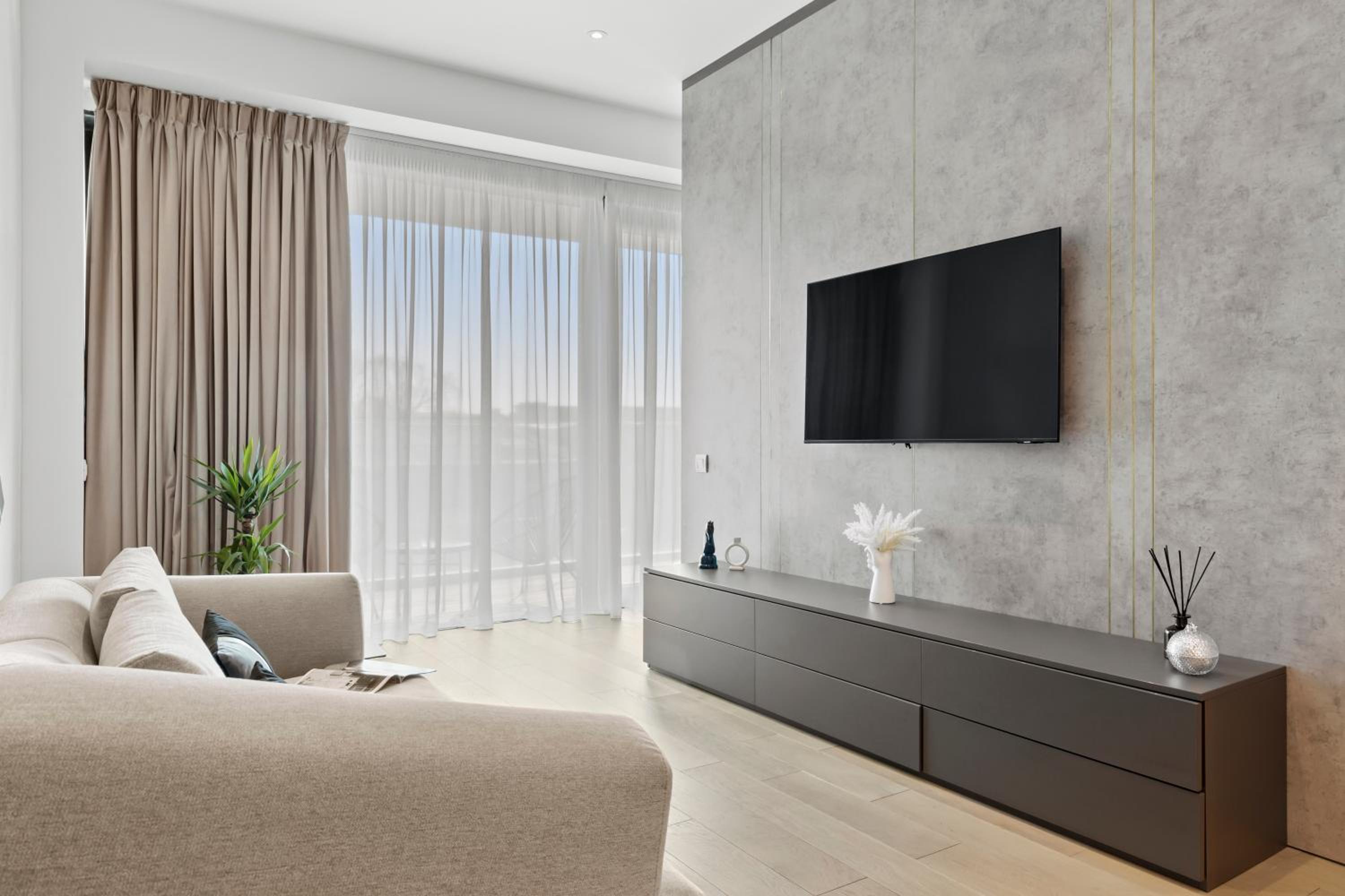 One-Bedroom Apartment