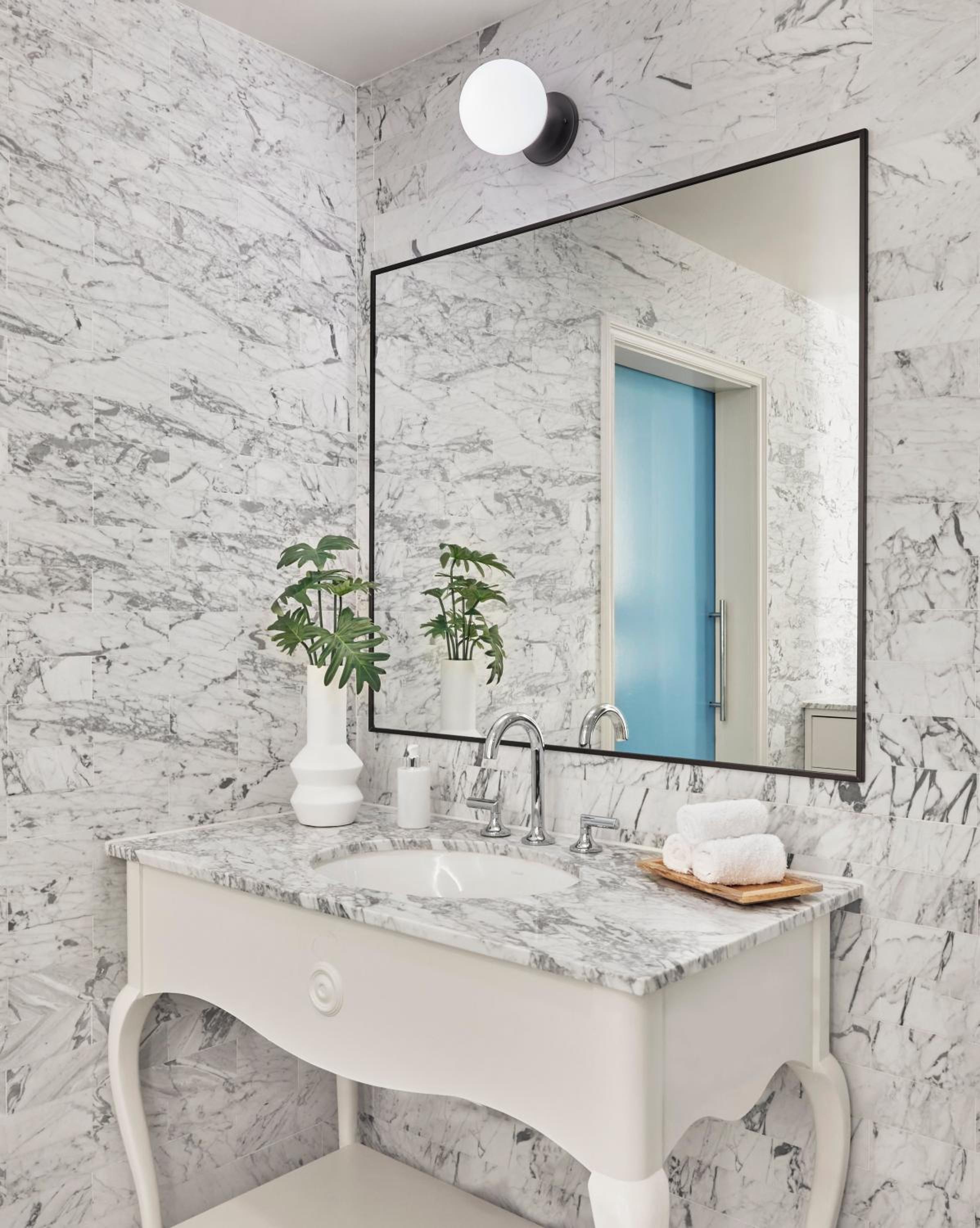 Mobility/Hearing Accessible Ocean View King, Tub thumbnail 5