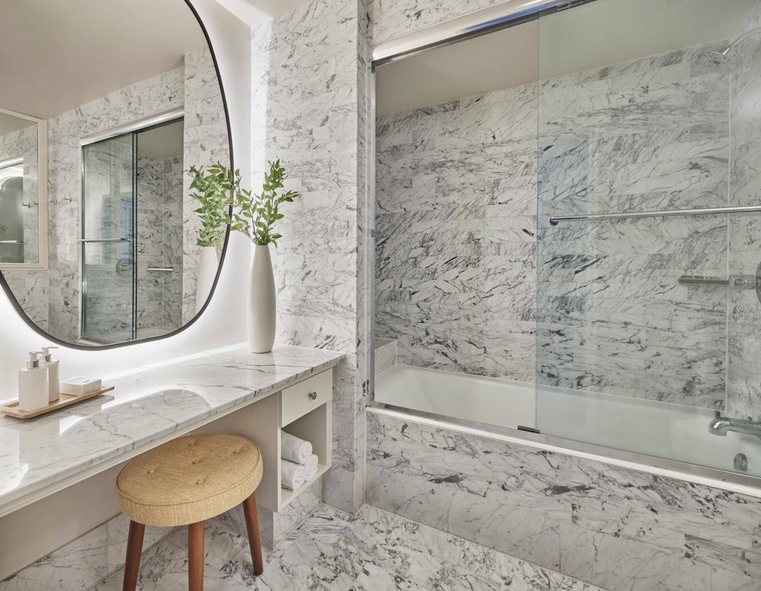 Mobility/Hearing Accessible Ocean View King, Tub