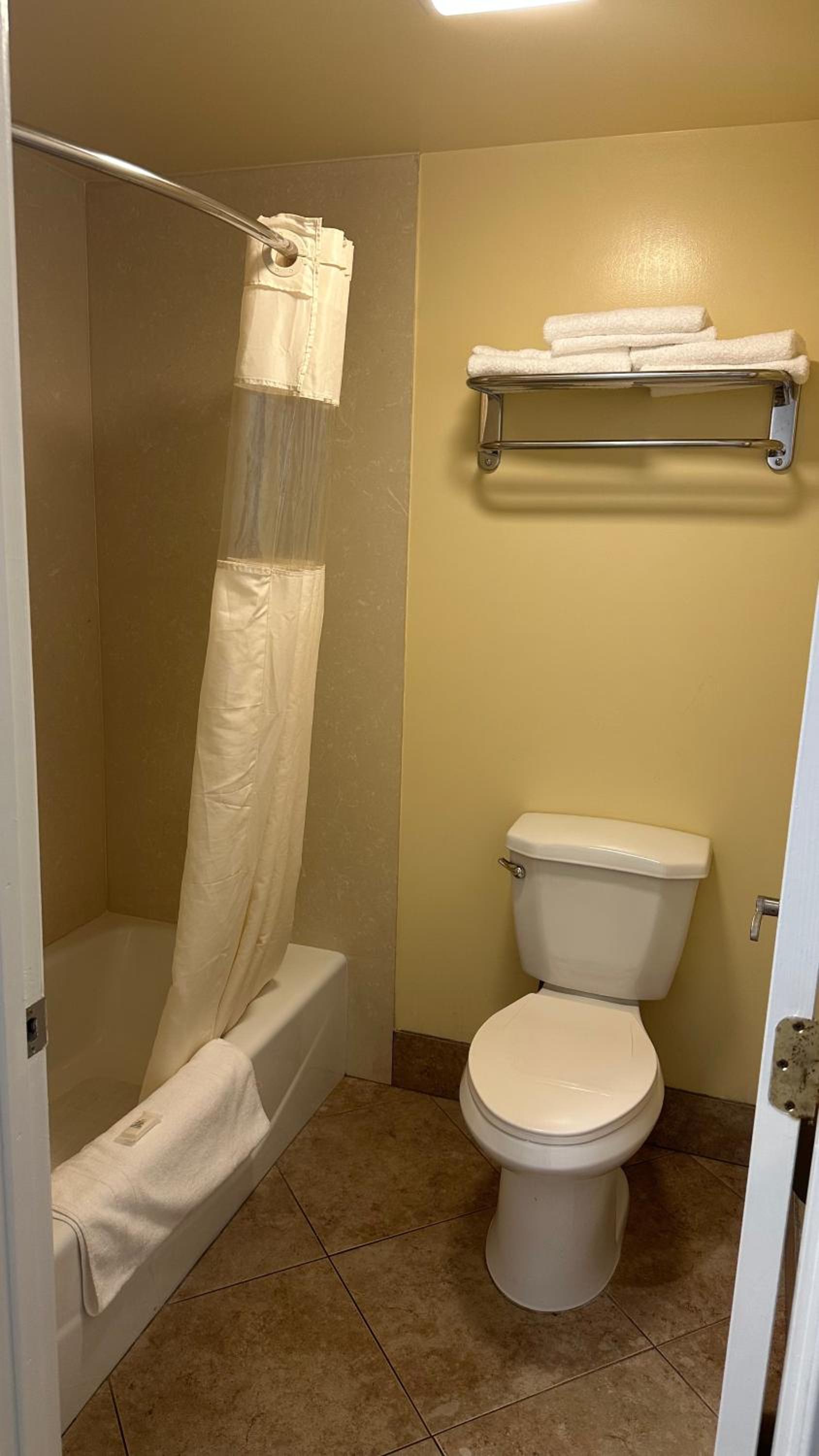 Deluxe Queen Room with Two Queen Beds photo 2