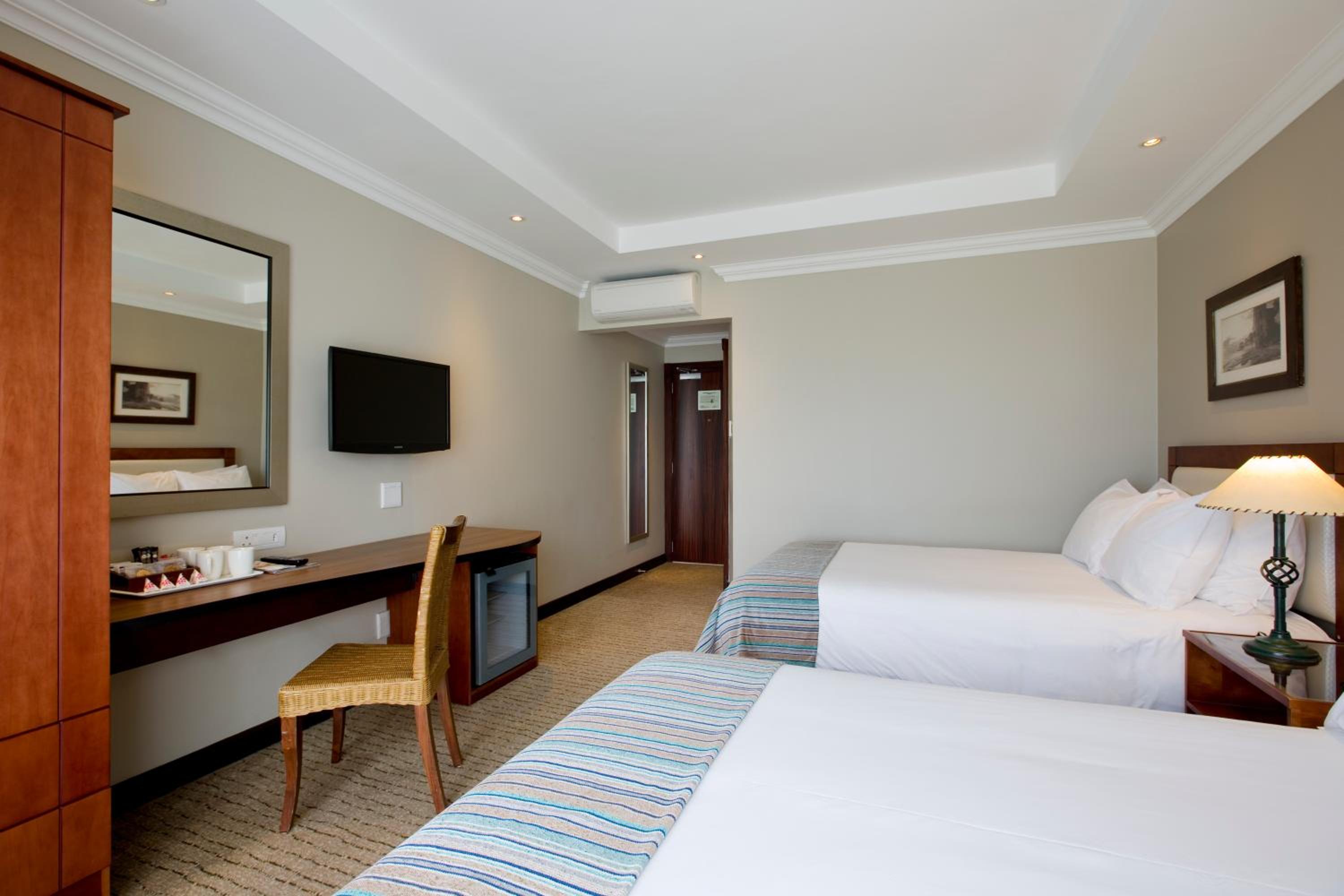 Standard Double or Twin Room - Photo 4
