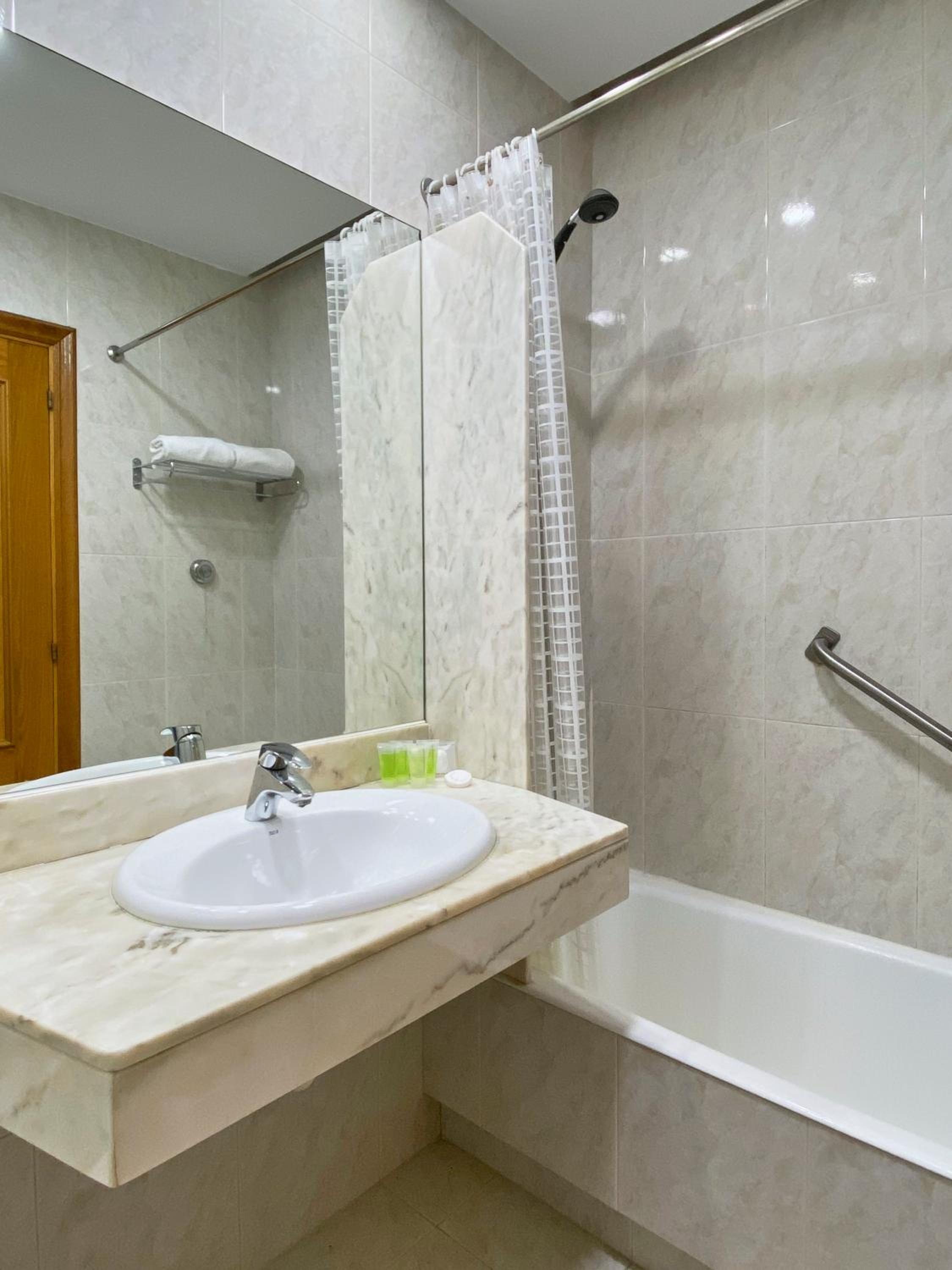 Double or Twin Room photo 2