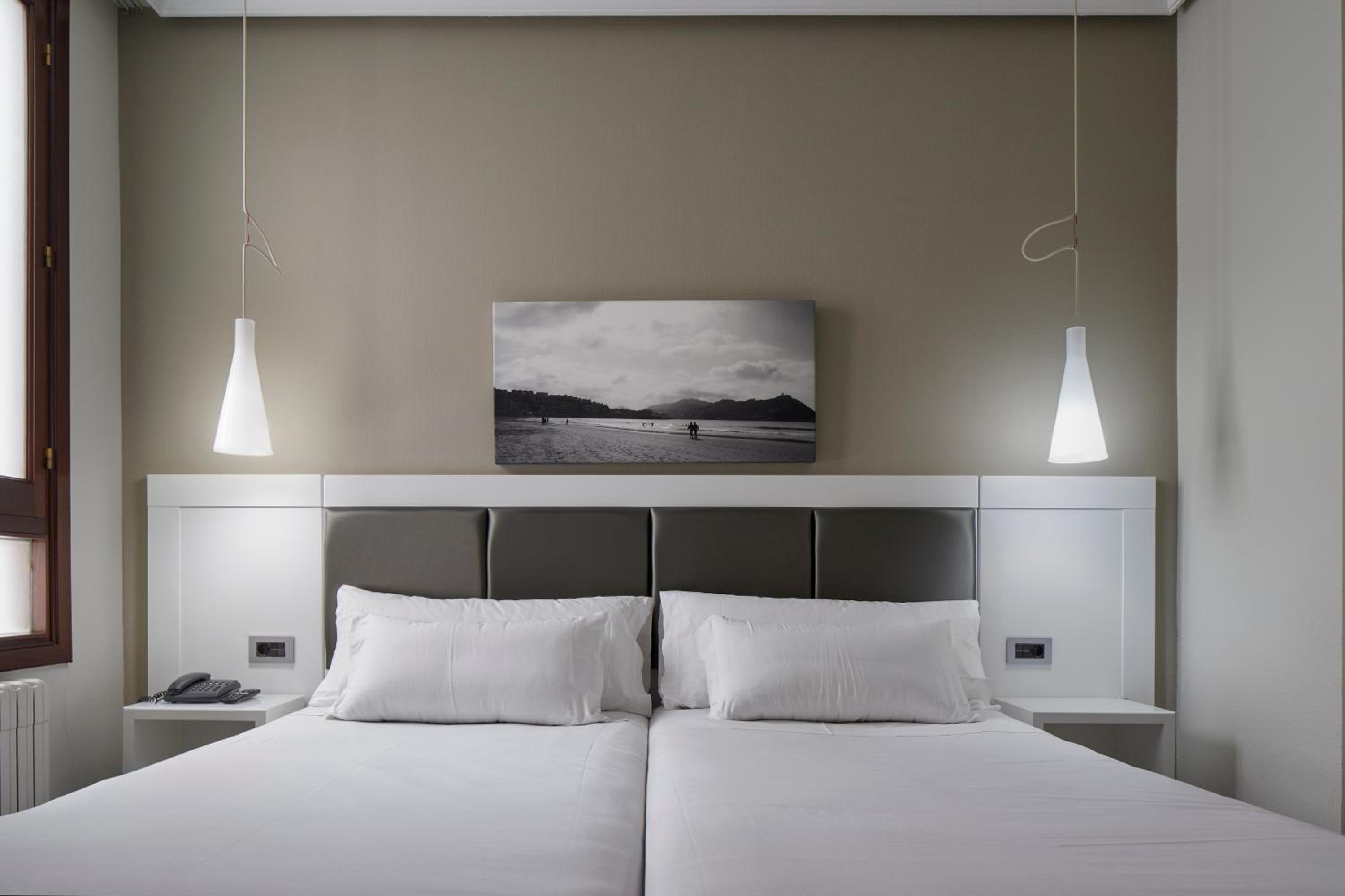 Double or Twin Room - Interior Facing photo 3