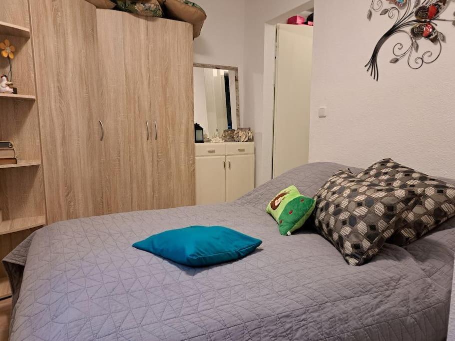 One-Bedroom House photo 1