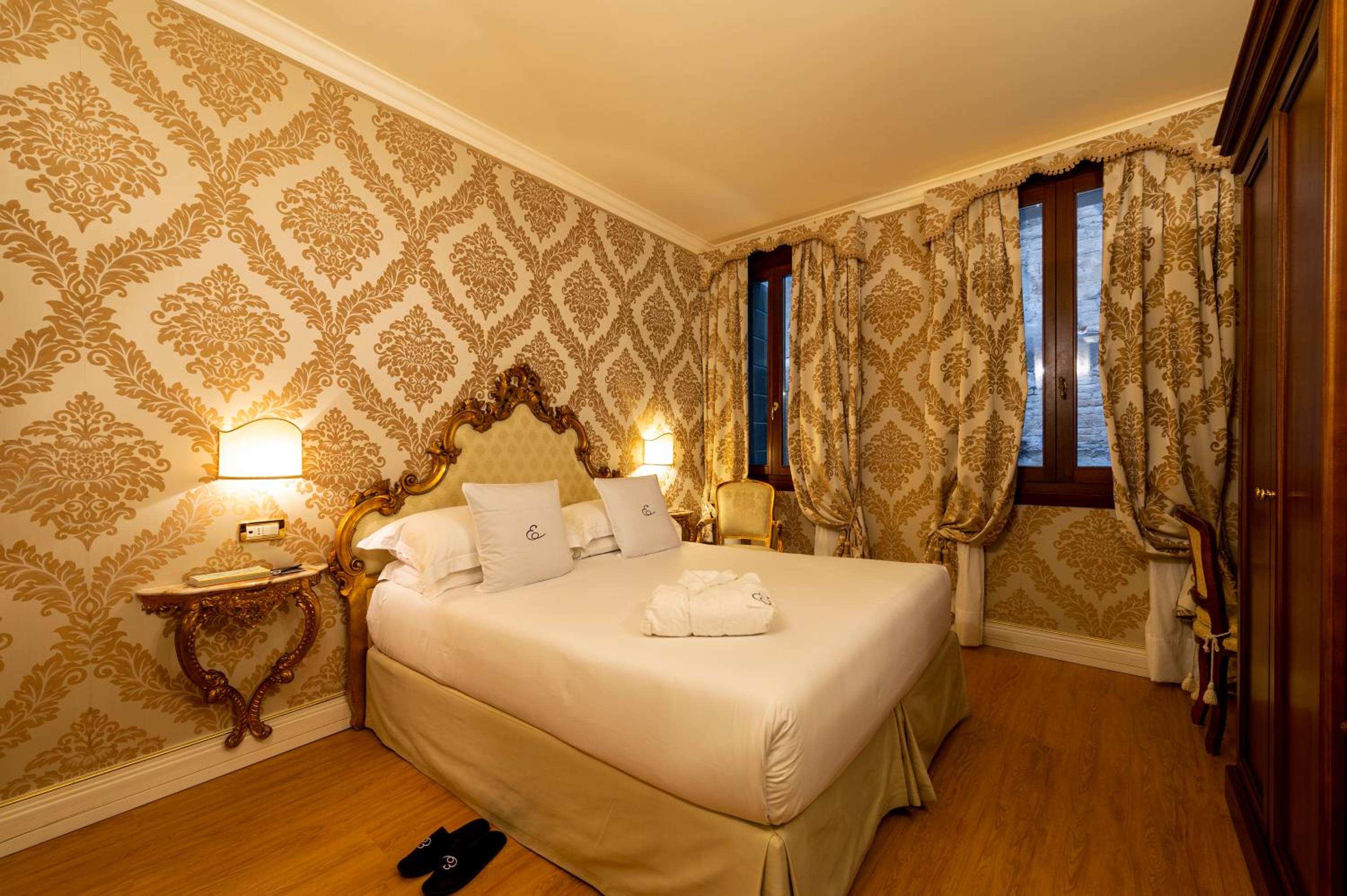 Superior Double or Twin Room thumbnail 6