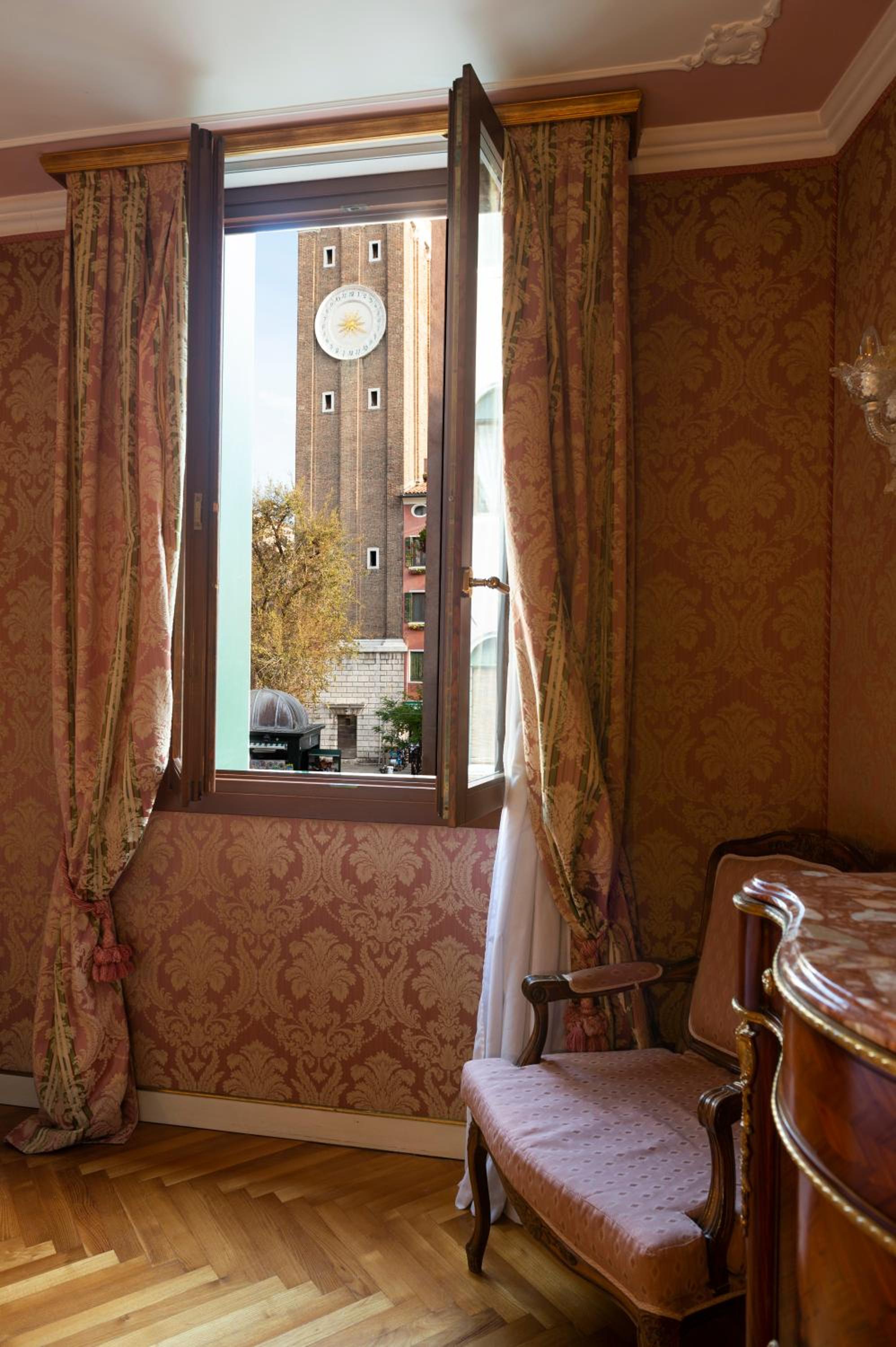 Deluxe Double or Twin Room with Canal View