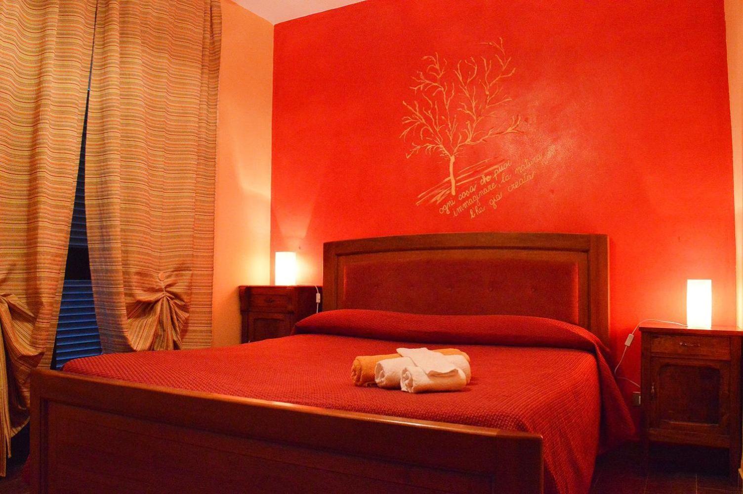 Double Room with Balcony - Photo 10