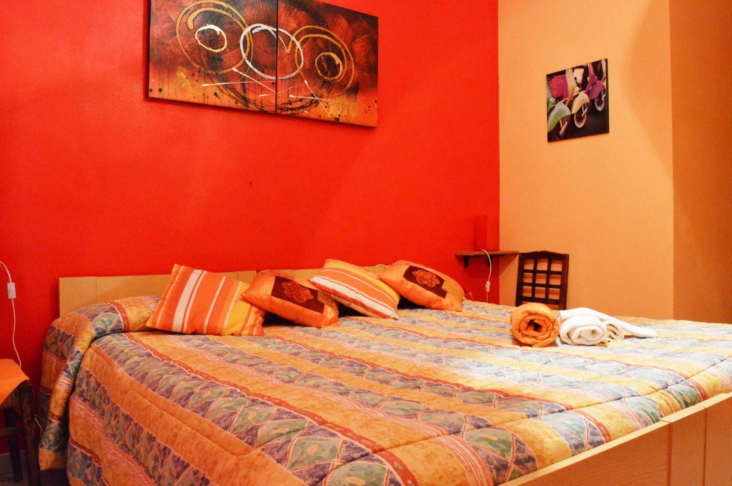 Double Room with Balcony - Photo 11