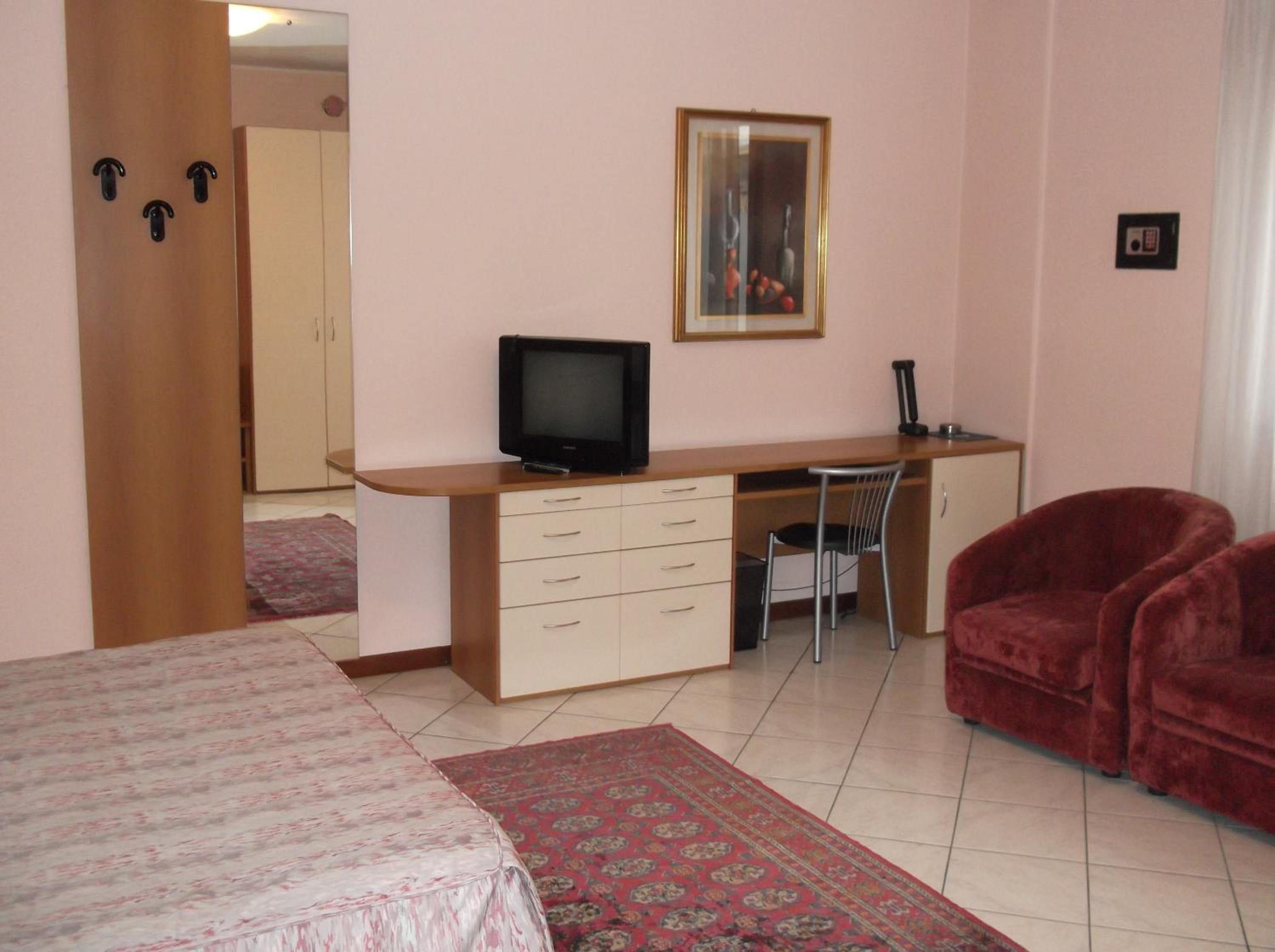 Double Room - Photo 2