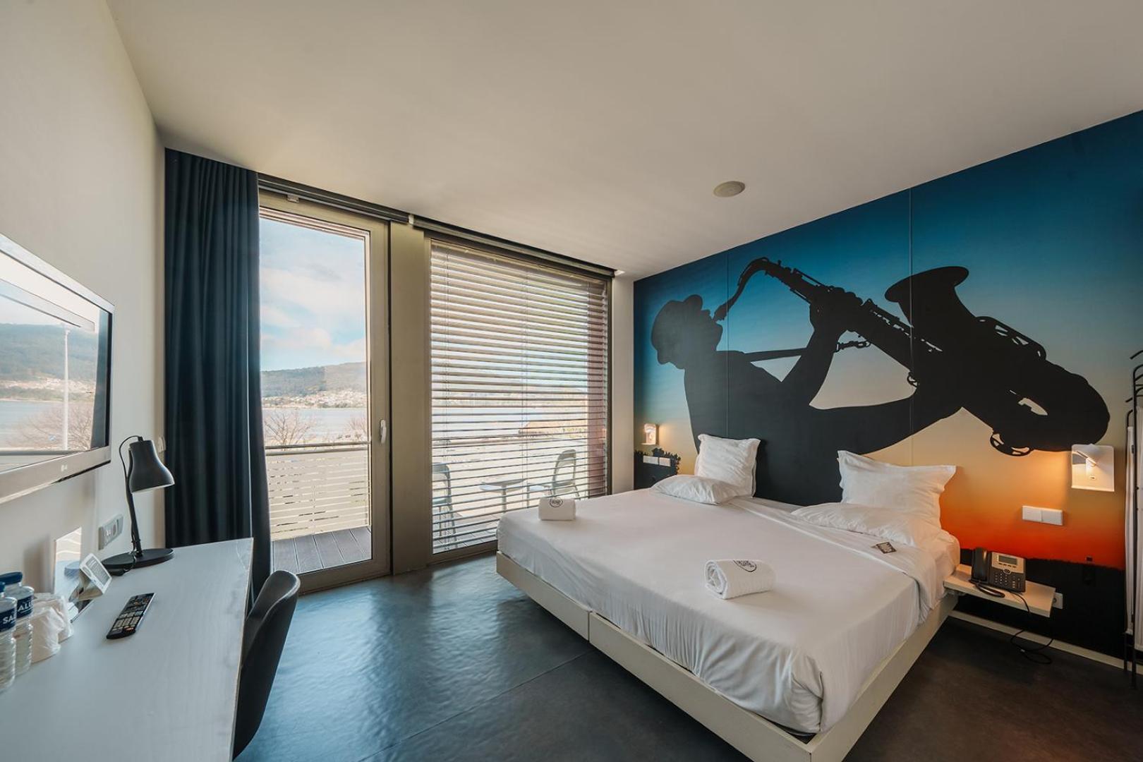 Suite with Spa Access - Photo 2