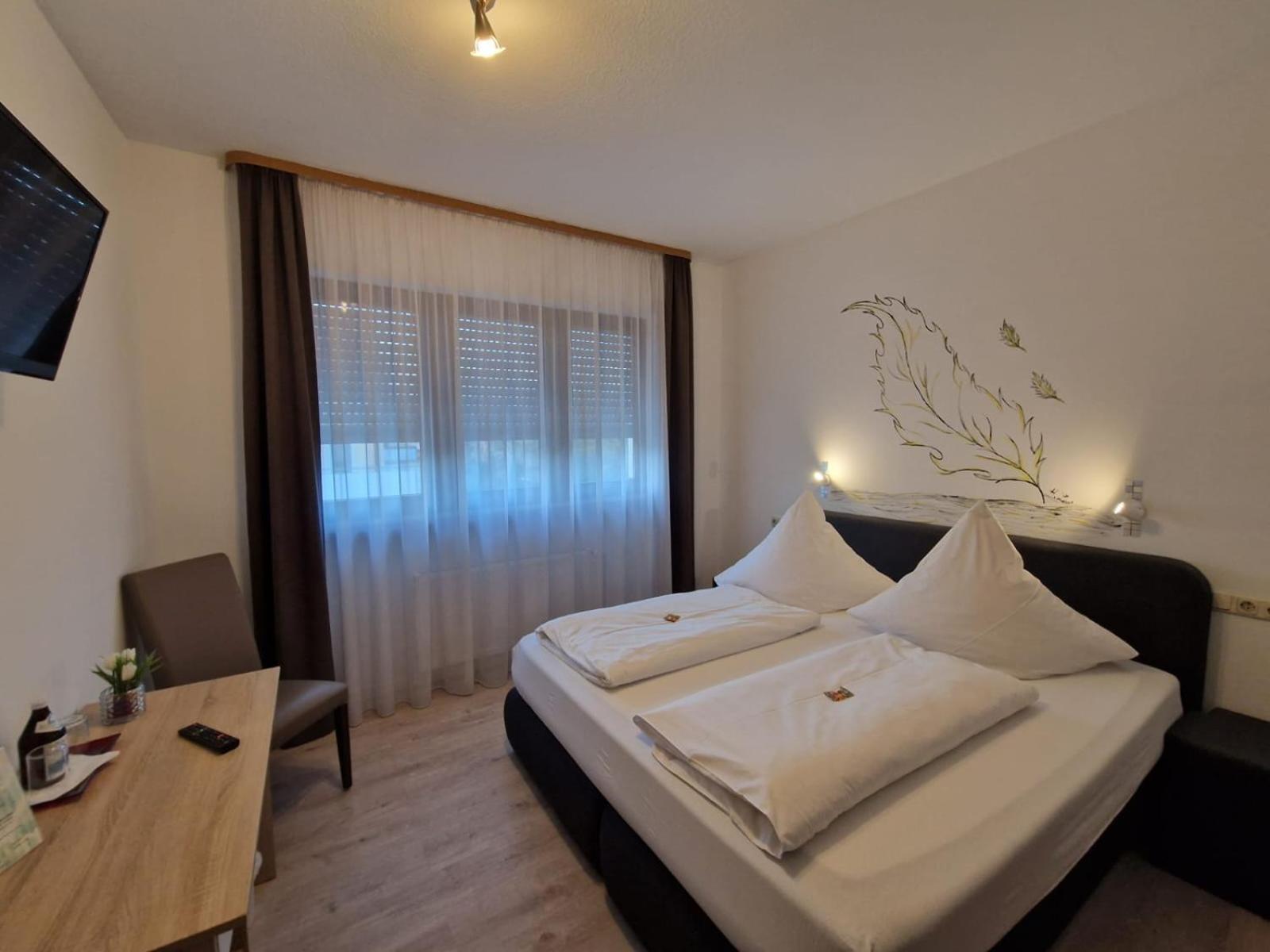Double Room with Shower - Photo 5