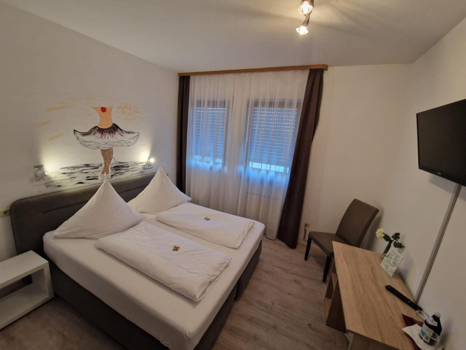 Double Room with Shower - Photo 4