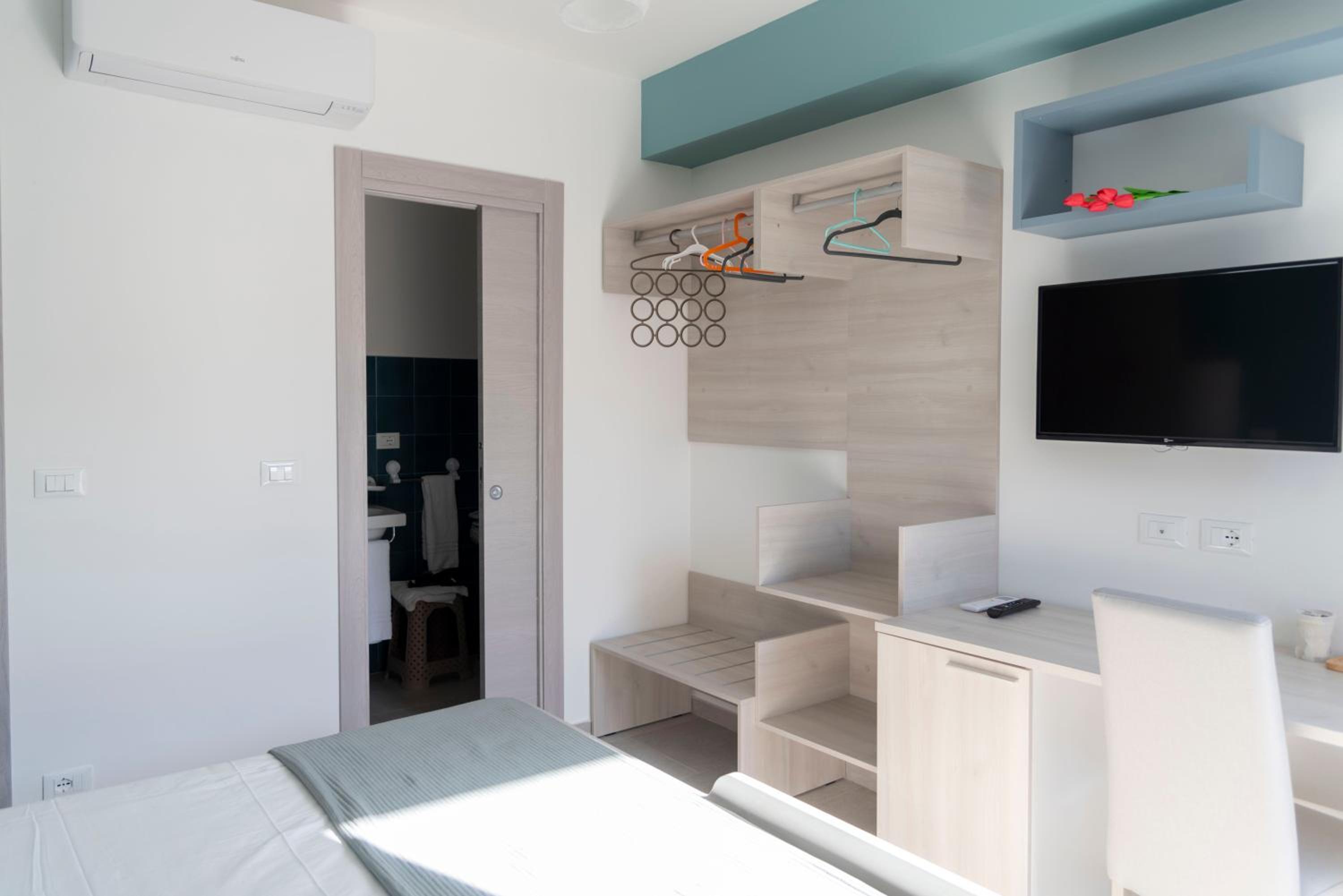 Double Room with Private Bathroom photo 2