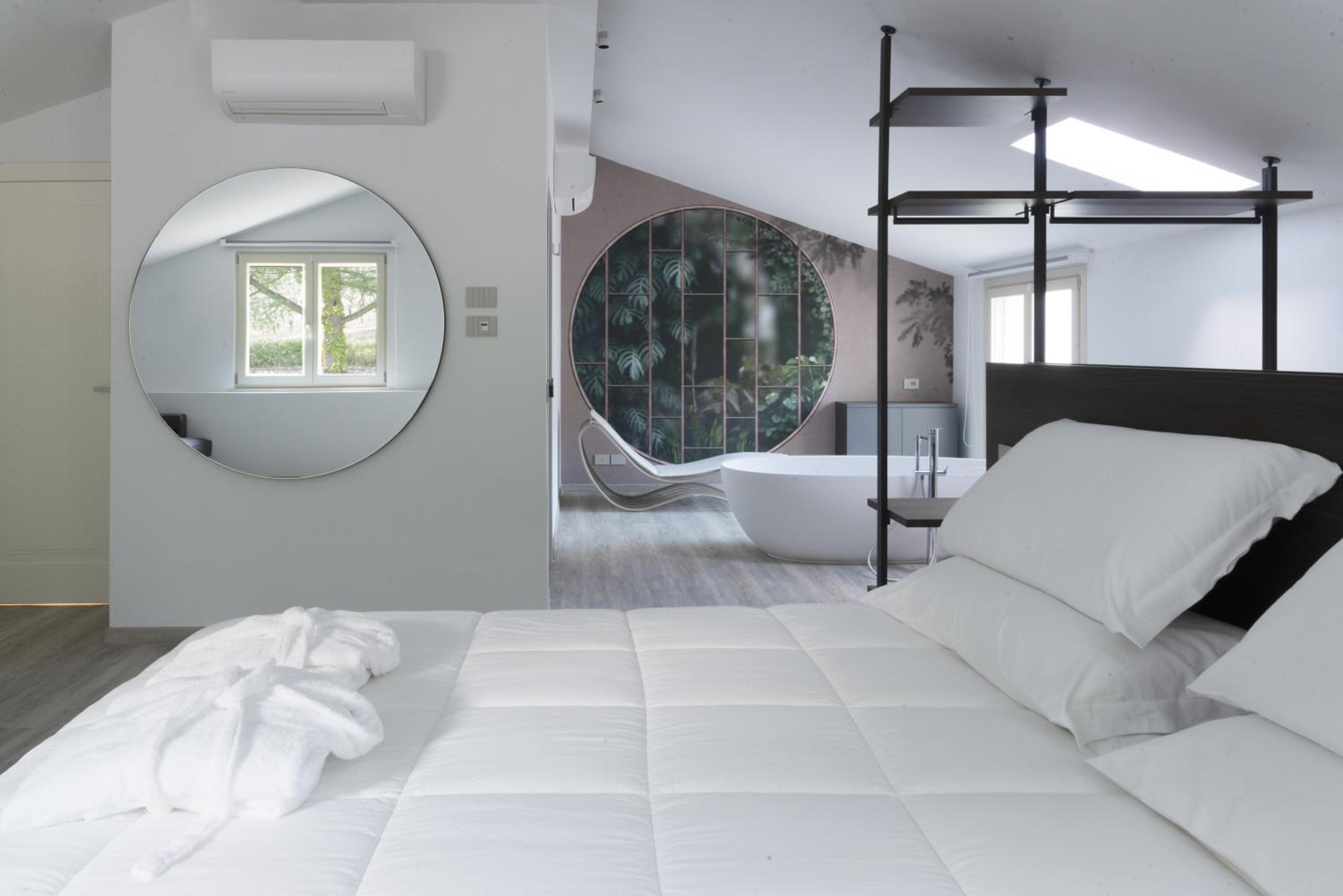 Suite - Photo 1