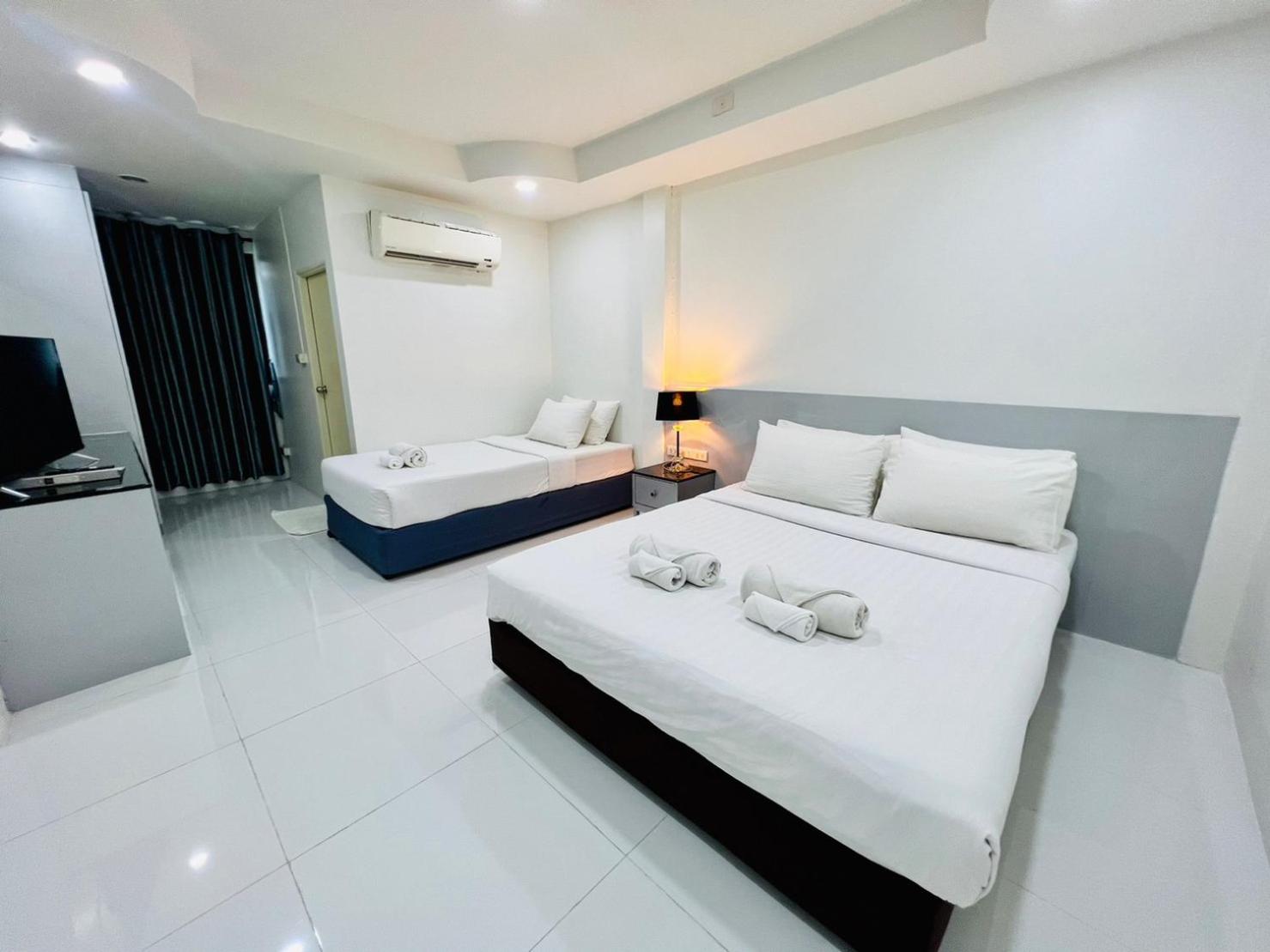 Deluxe Double Room with Extra Bed photo 2