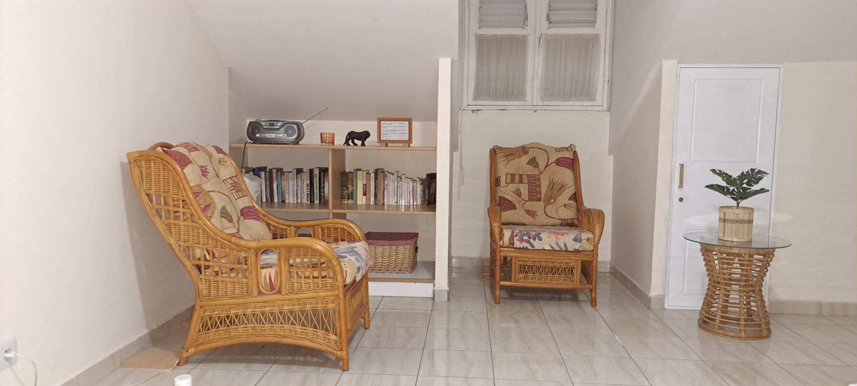 One-Bedroom Apartment - Photo 3