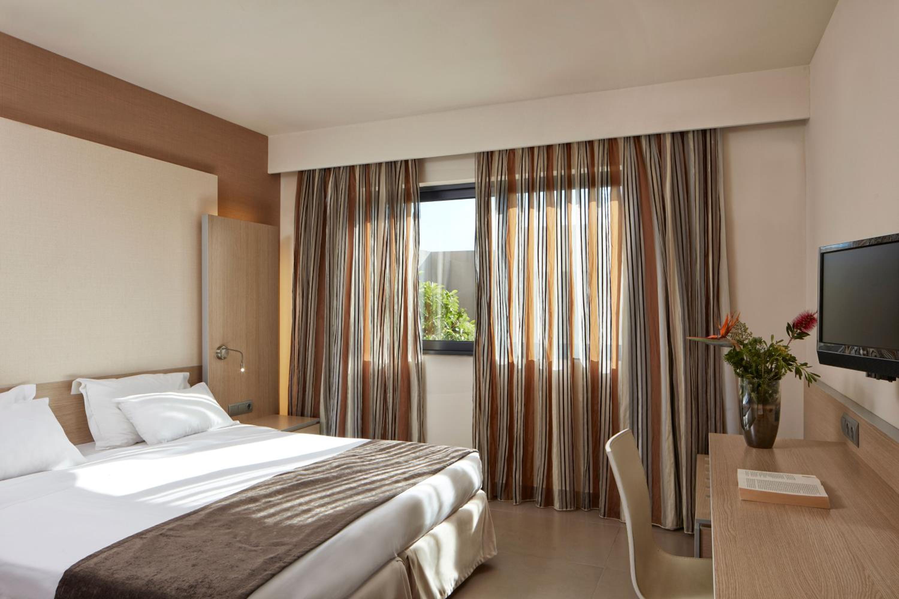 Superior Family Suite Inland View - Photo 1