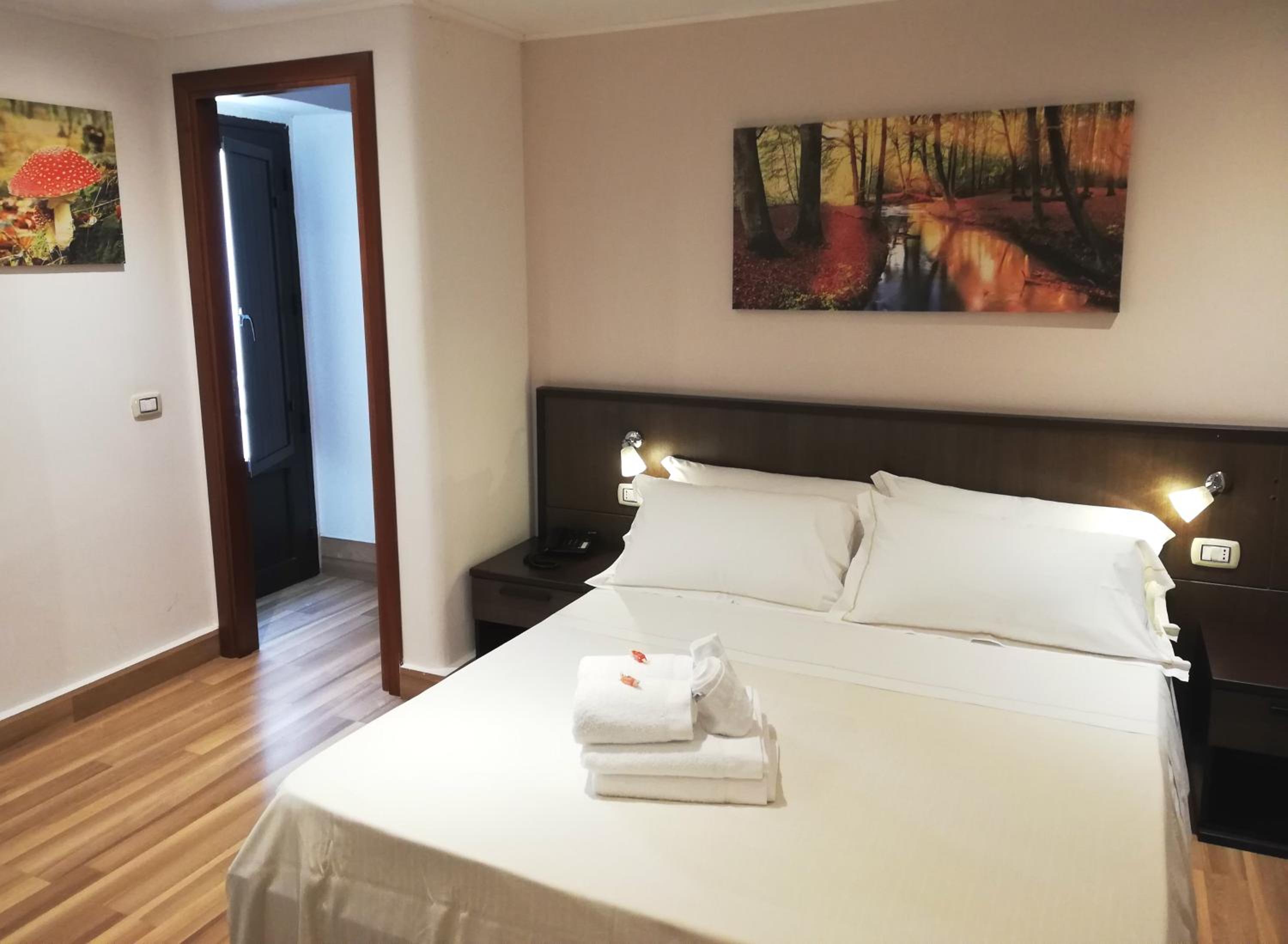 Double or Twin Room - Photo 1