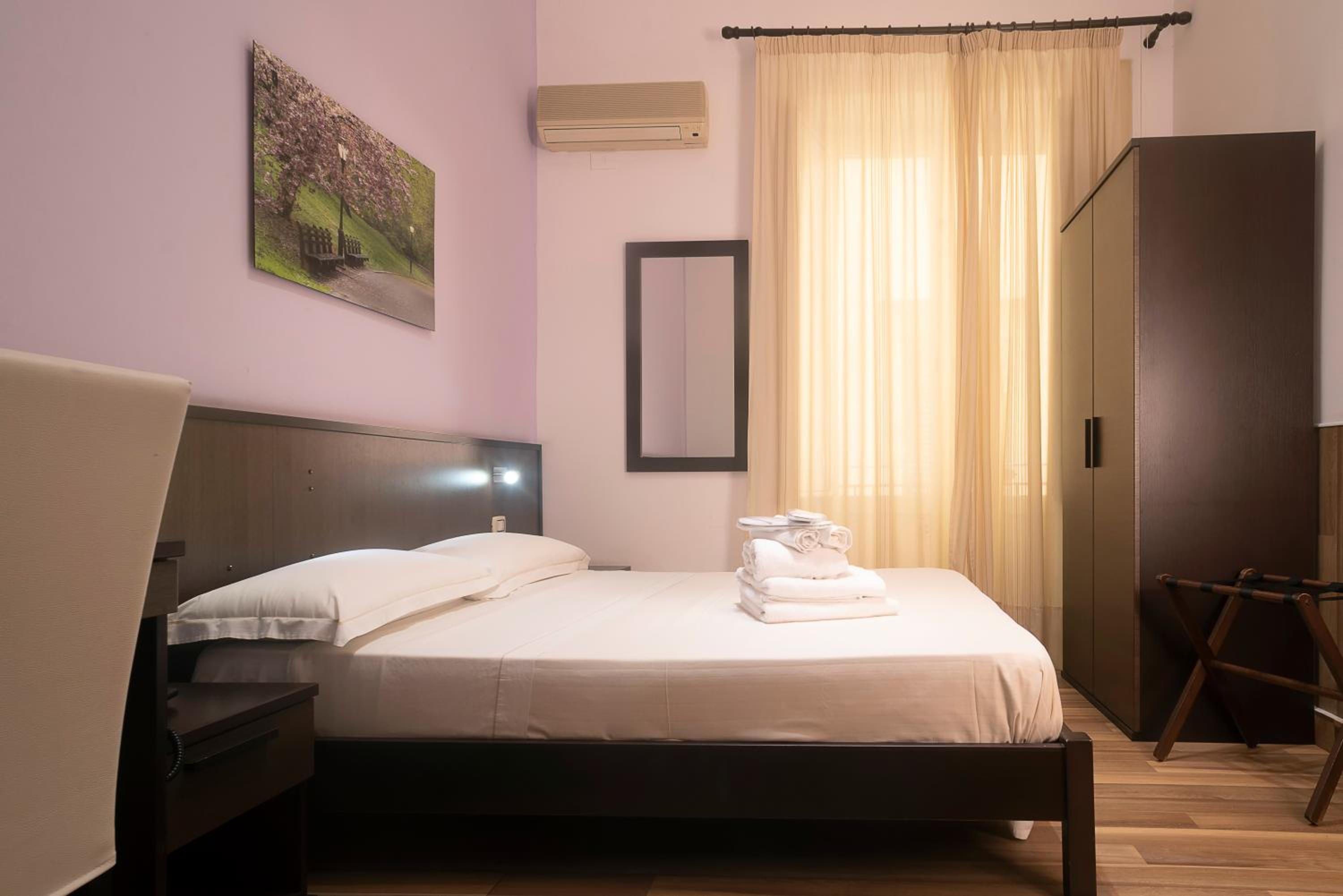 Double or Twin Room - Photo 4