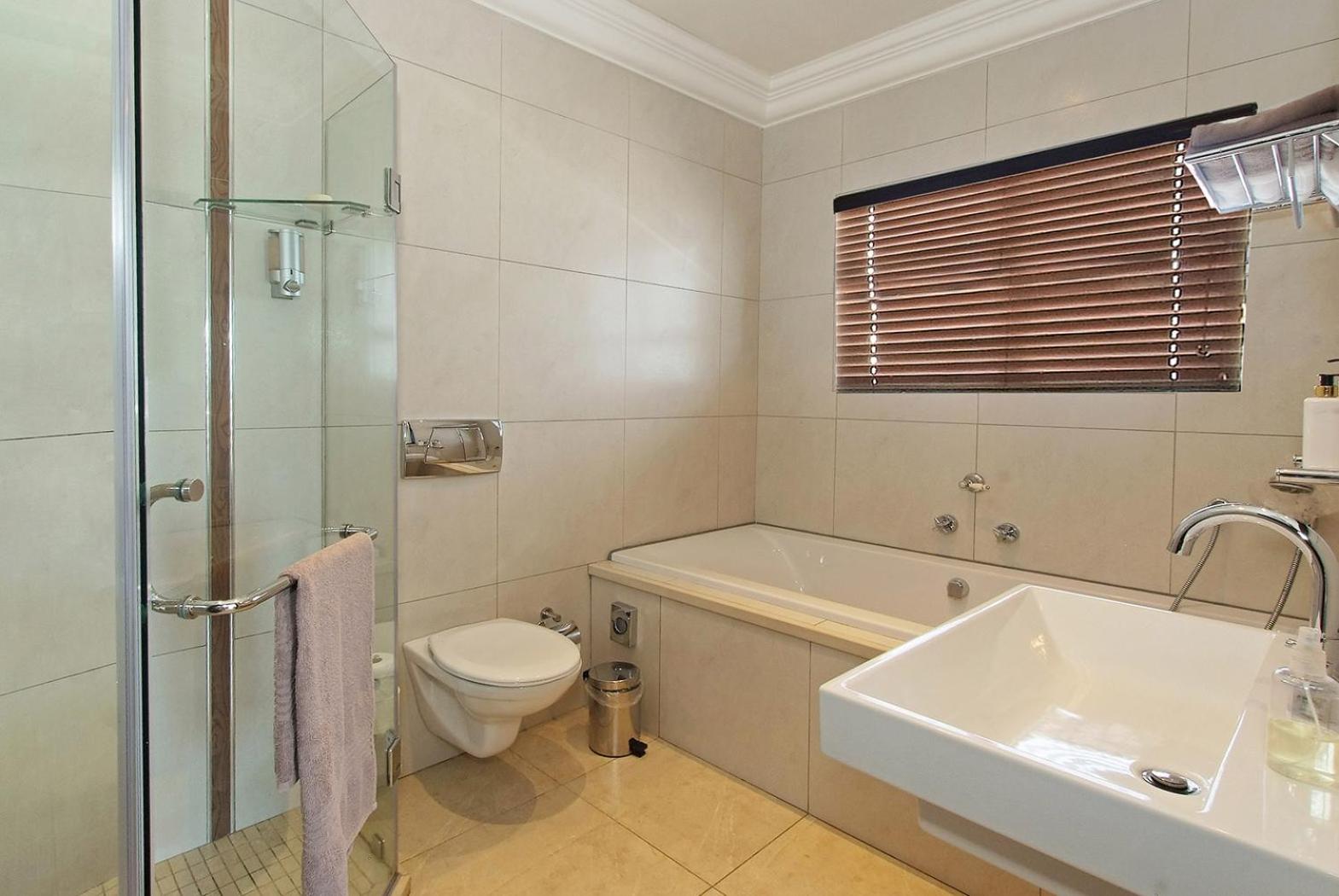 Deluxe Double or Twin Room photo 3