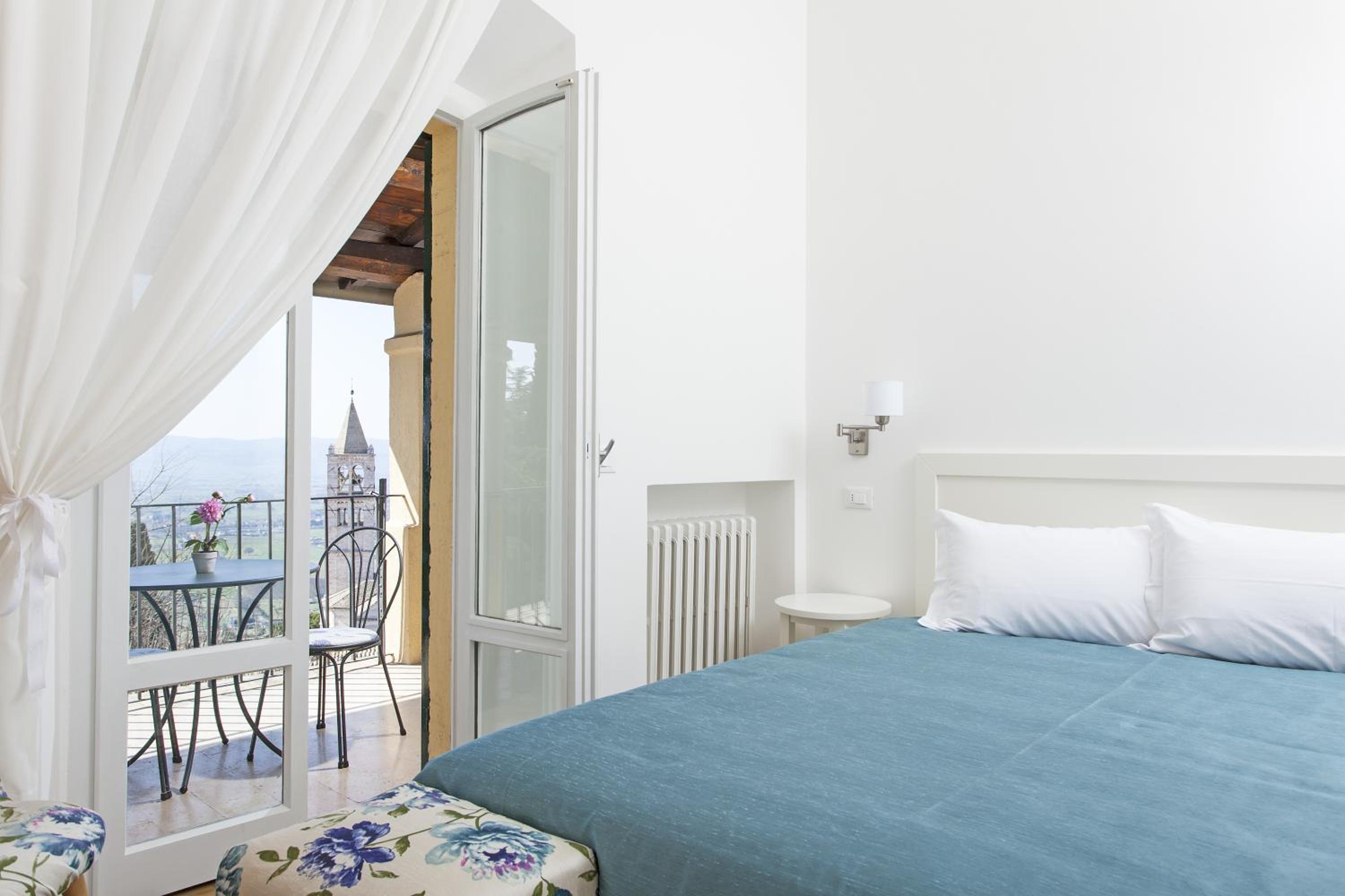 Double Room with Balcony and Garden View photo 1