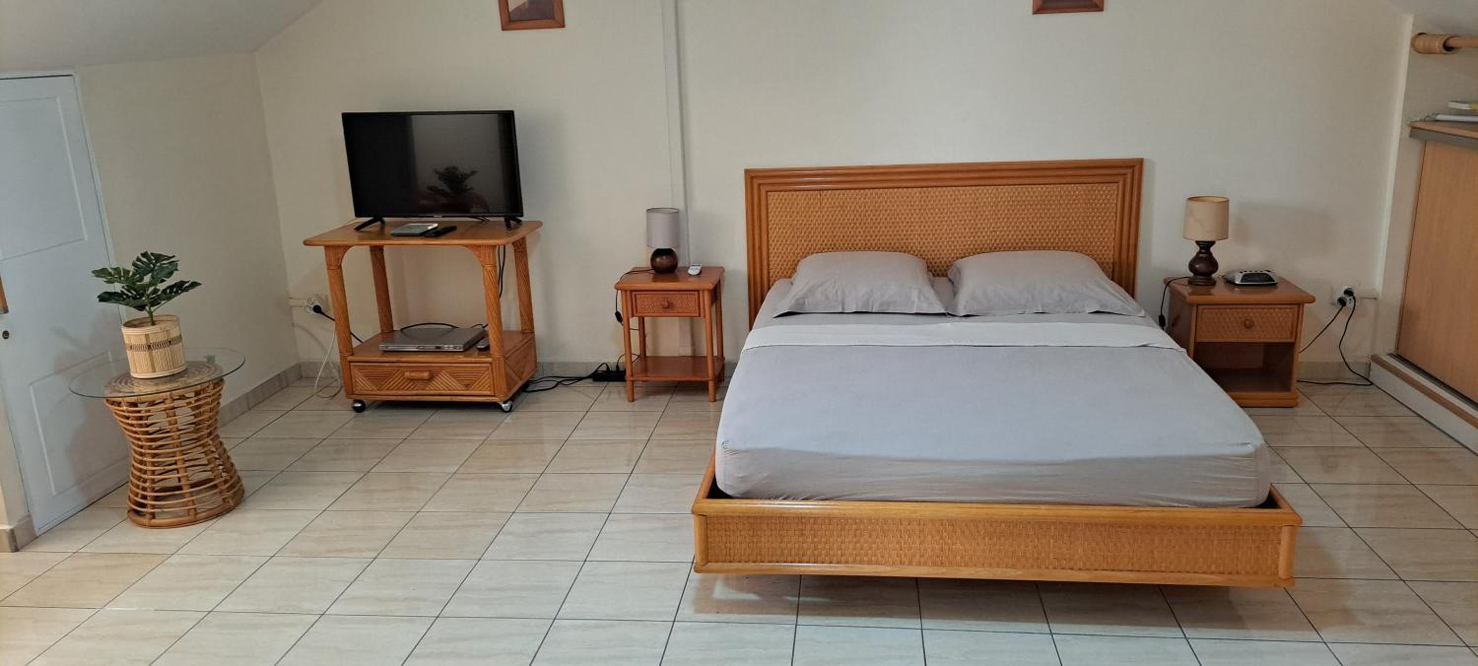 One-Bedroom Apartment - Photo 9