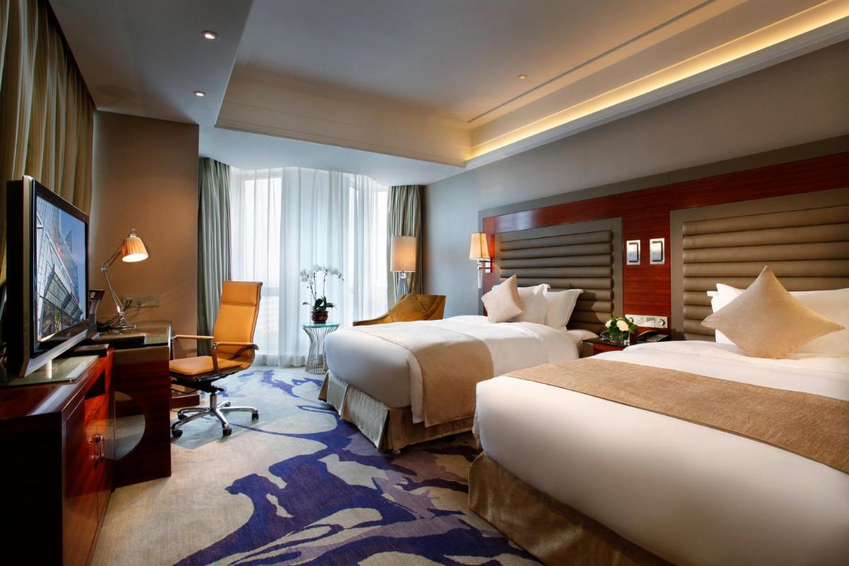 Deluxe Double Room with Two Double Beds - Smoking photo 1