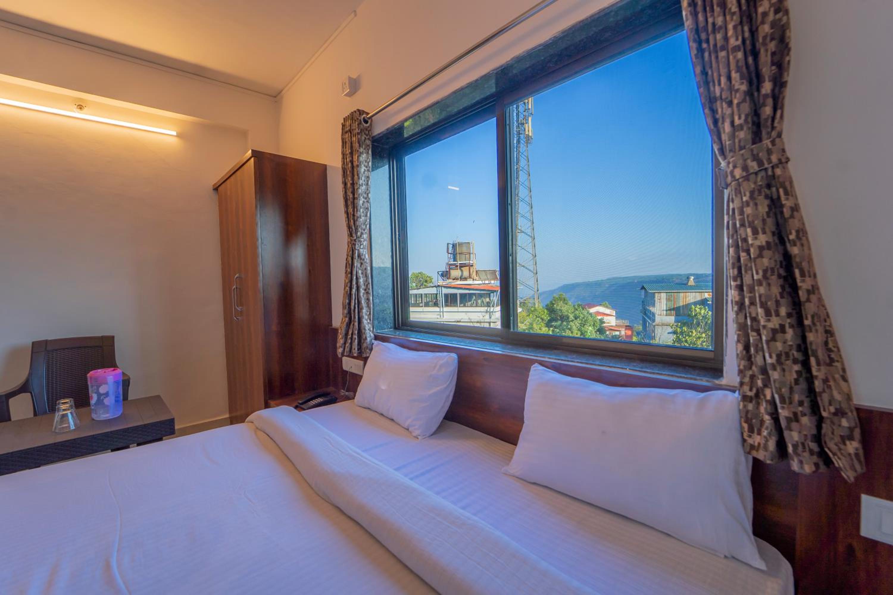 Deluxe Room with Fan photo 2
