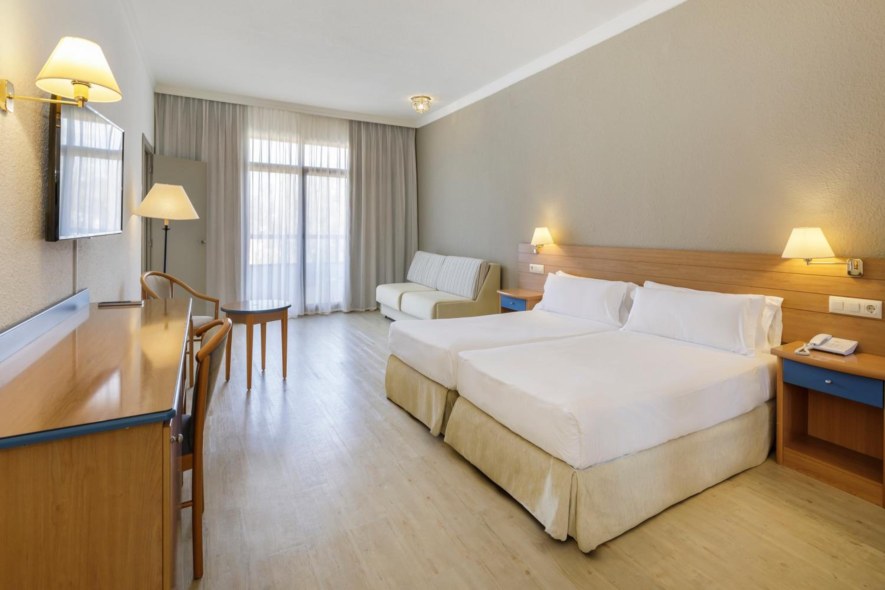 Big Family Communicated Rooms