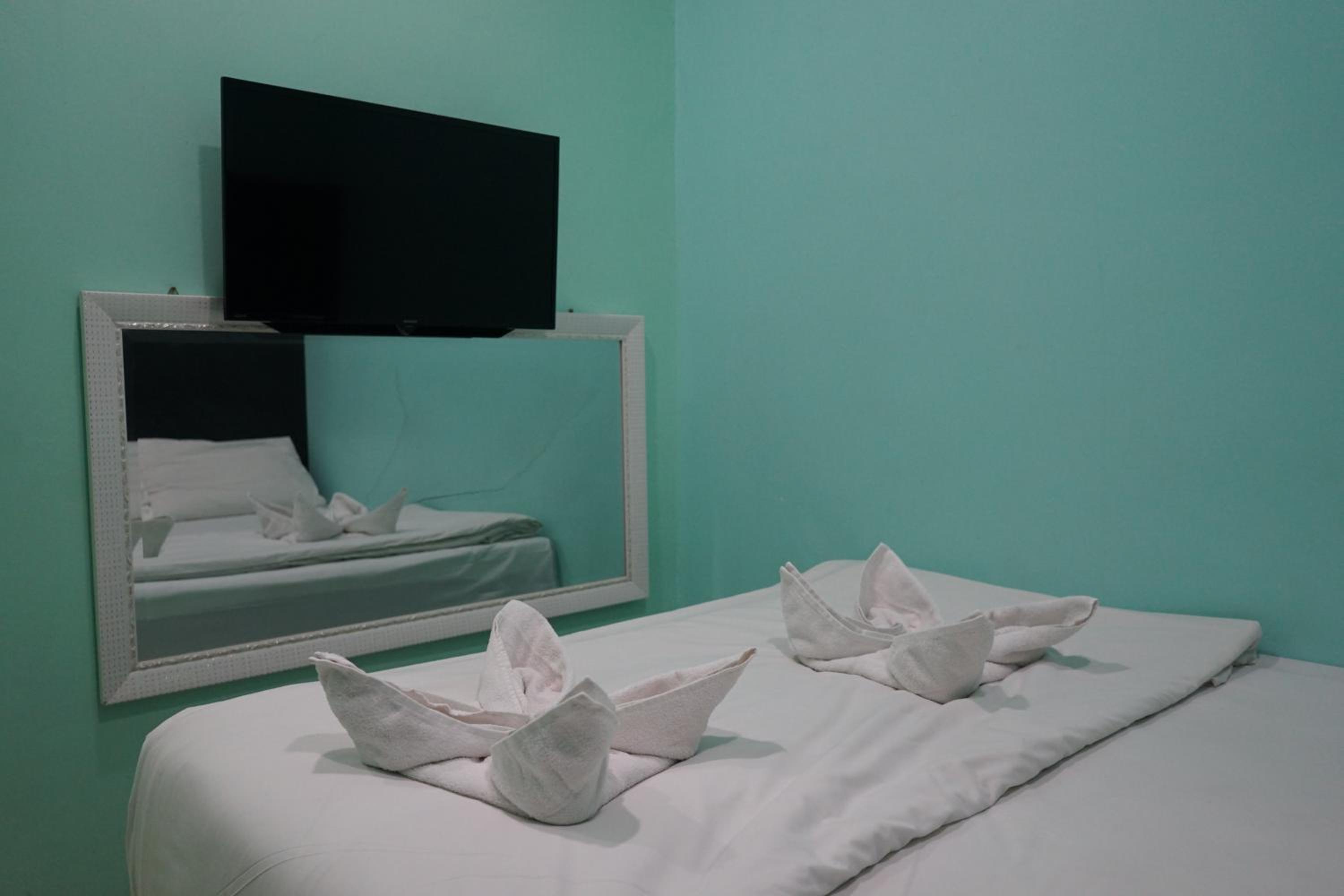 Standard Queen Room - Photo 5