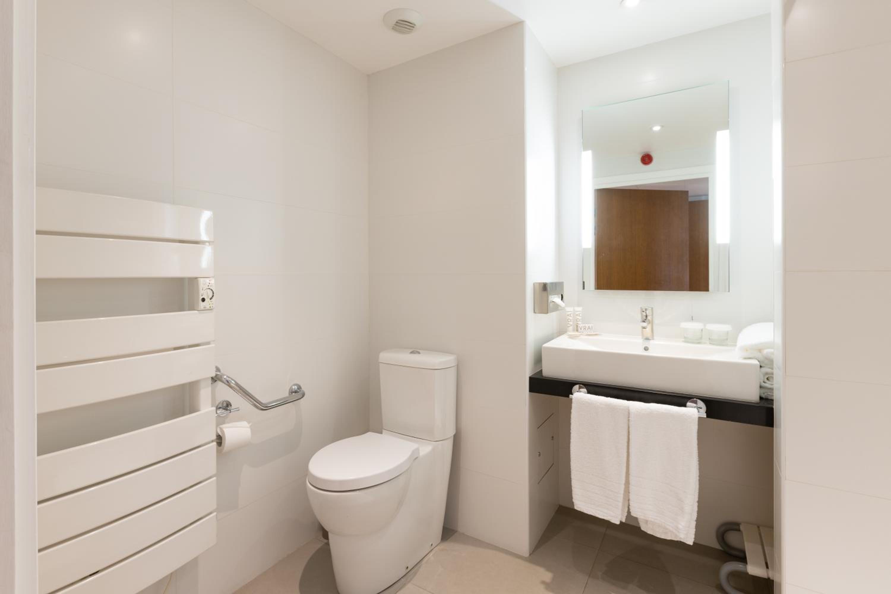 Double Room with Shower and Mountain View No Balcony photo 2
