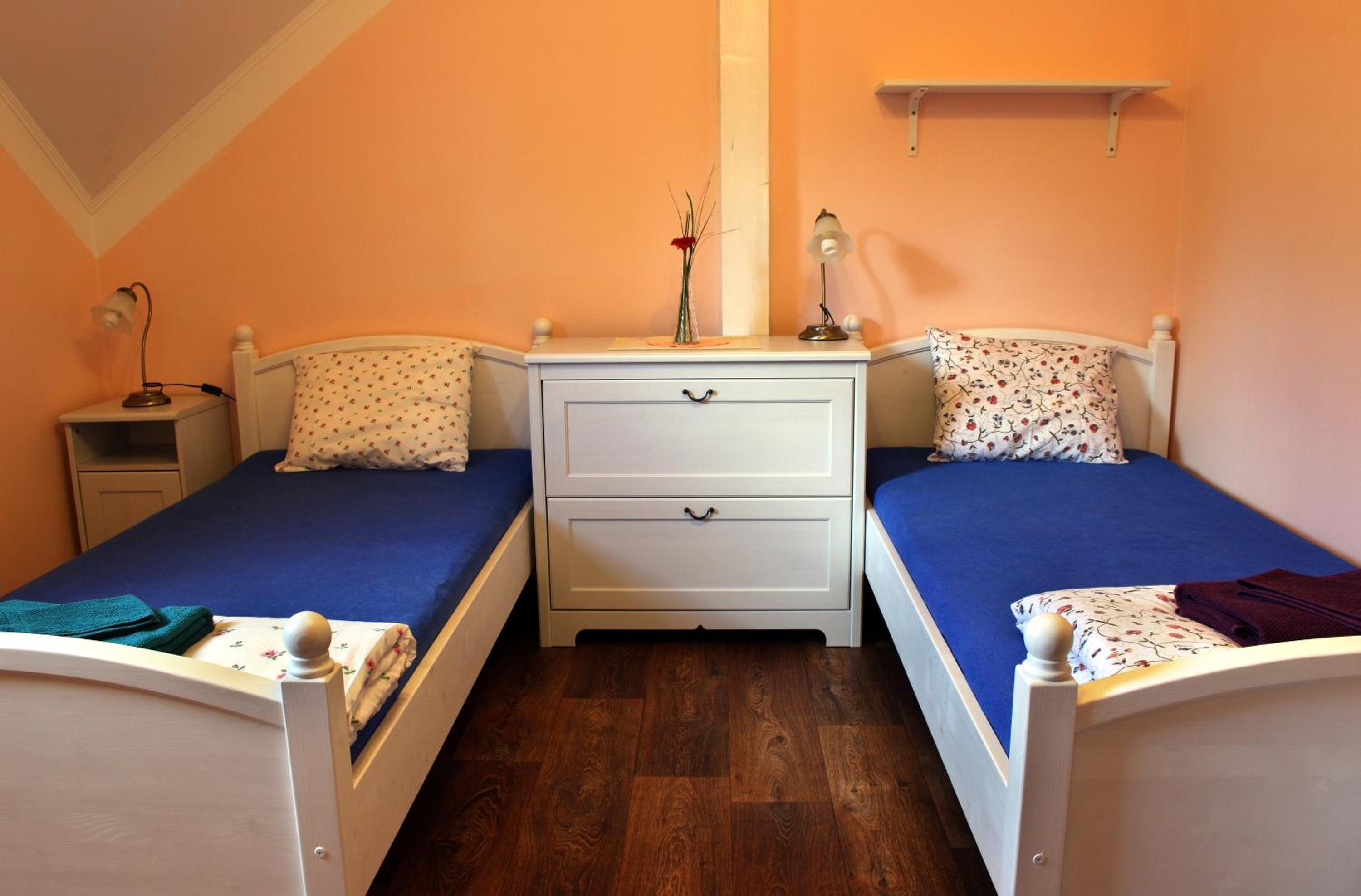 Twin Room with Private Bathroom photo 2